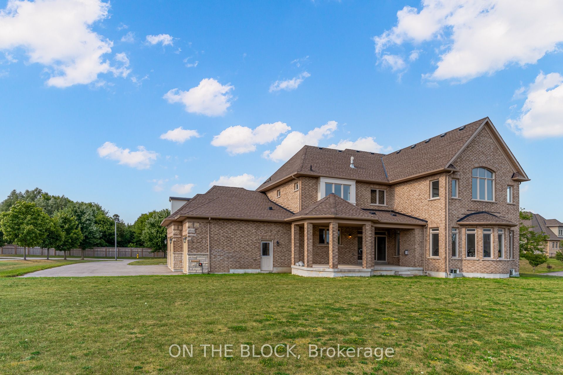 24 Whitewood Drive, Whitchurch-Stouffville, ON L4A 1R9 photo 2