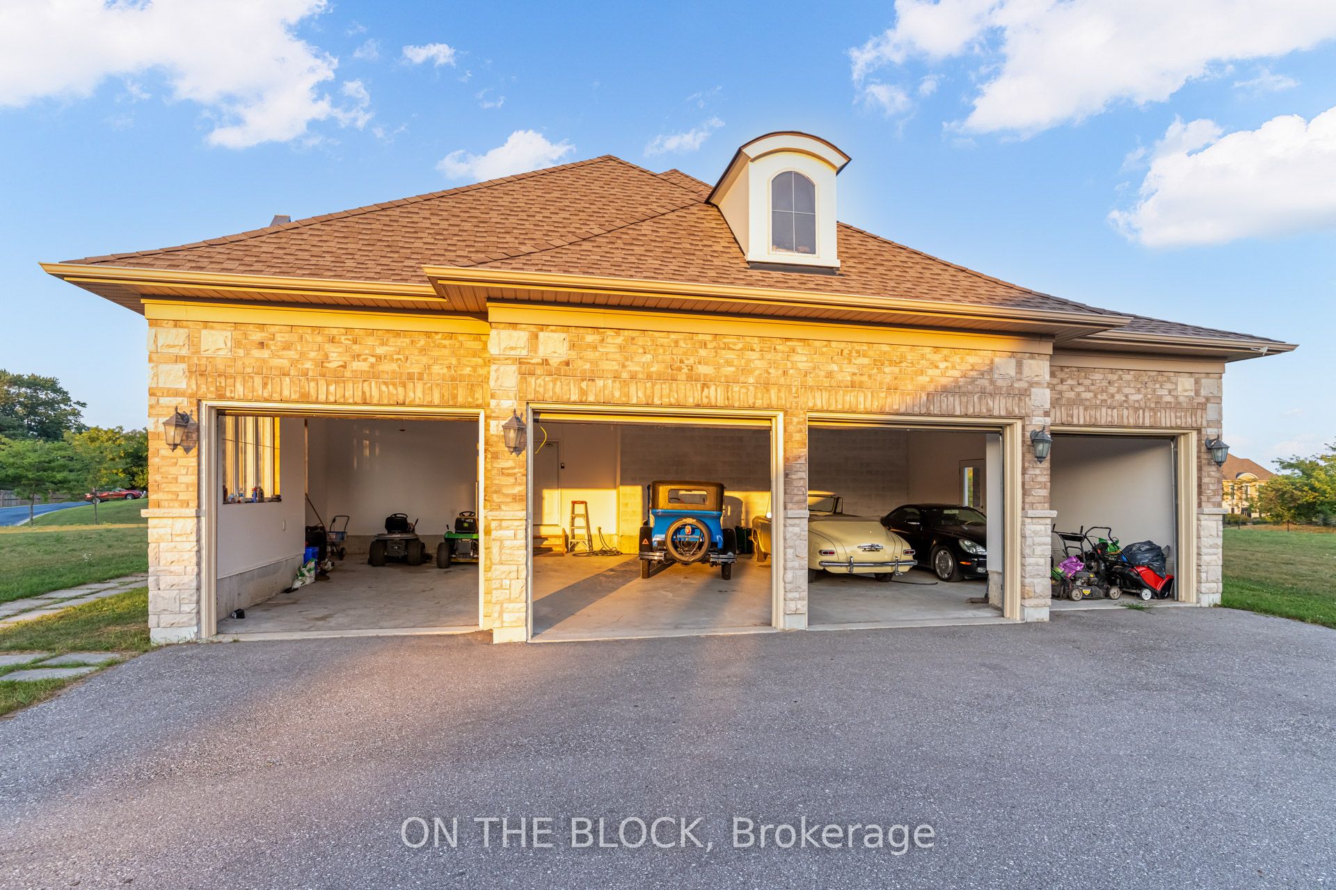24 Whitewood Drive, Whitchurch-Stouffville, ON L4A 1R9 photo 3