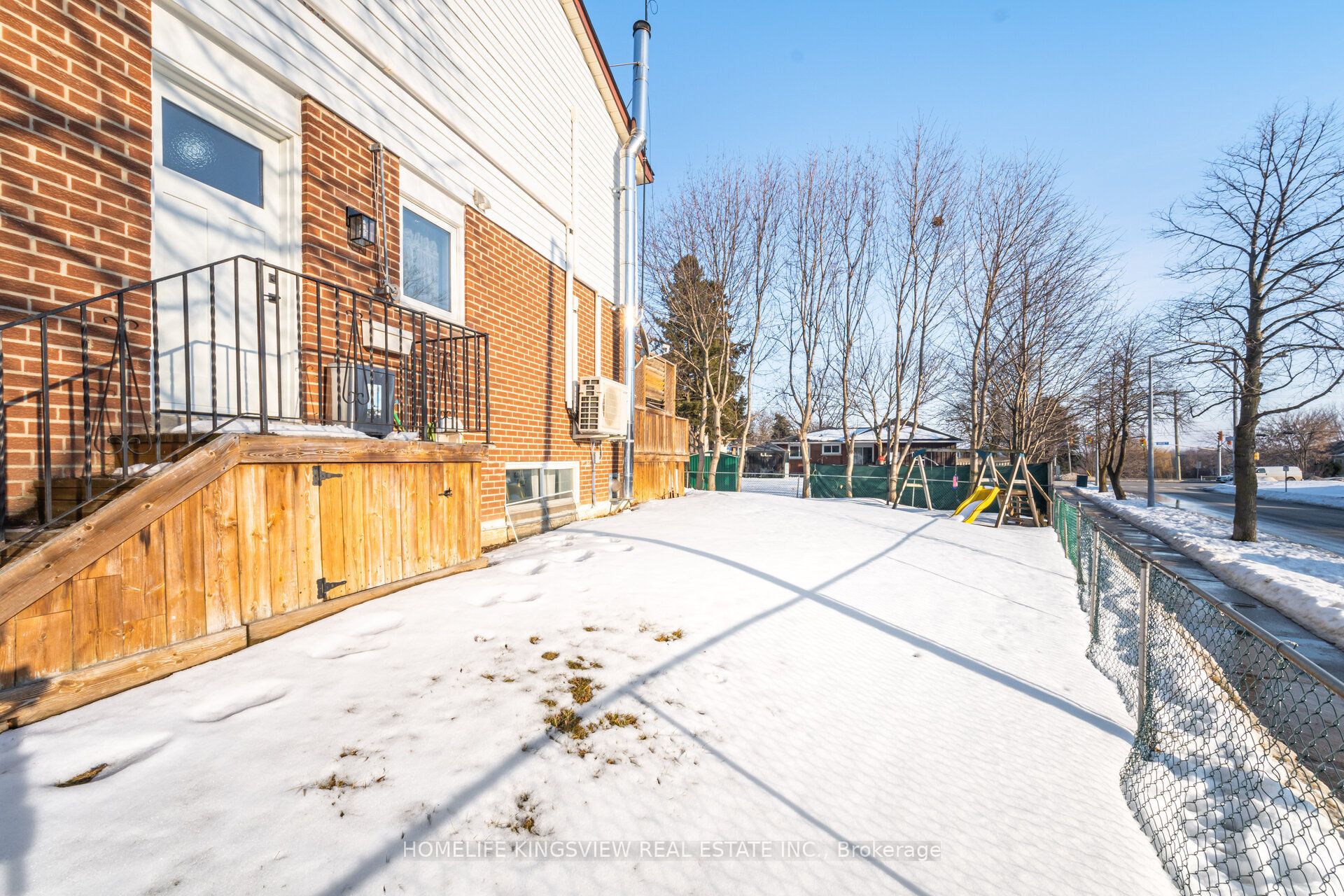 405 Maplegrove Avenue, Bradford West Gwillimbury, ON L3Z 1V8 photo 5