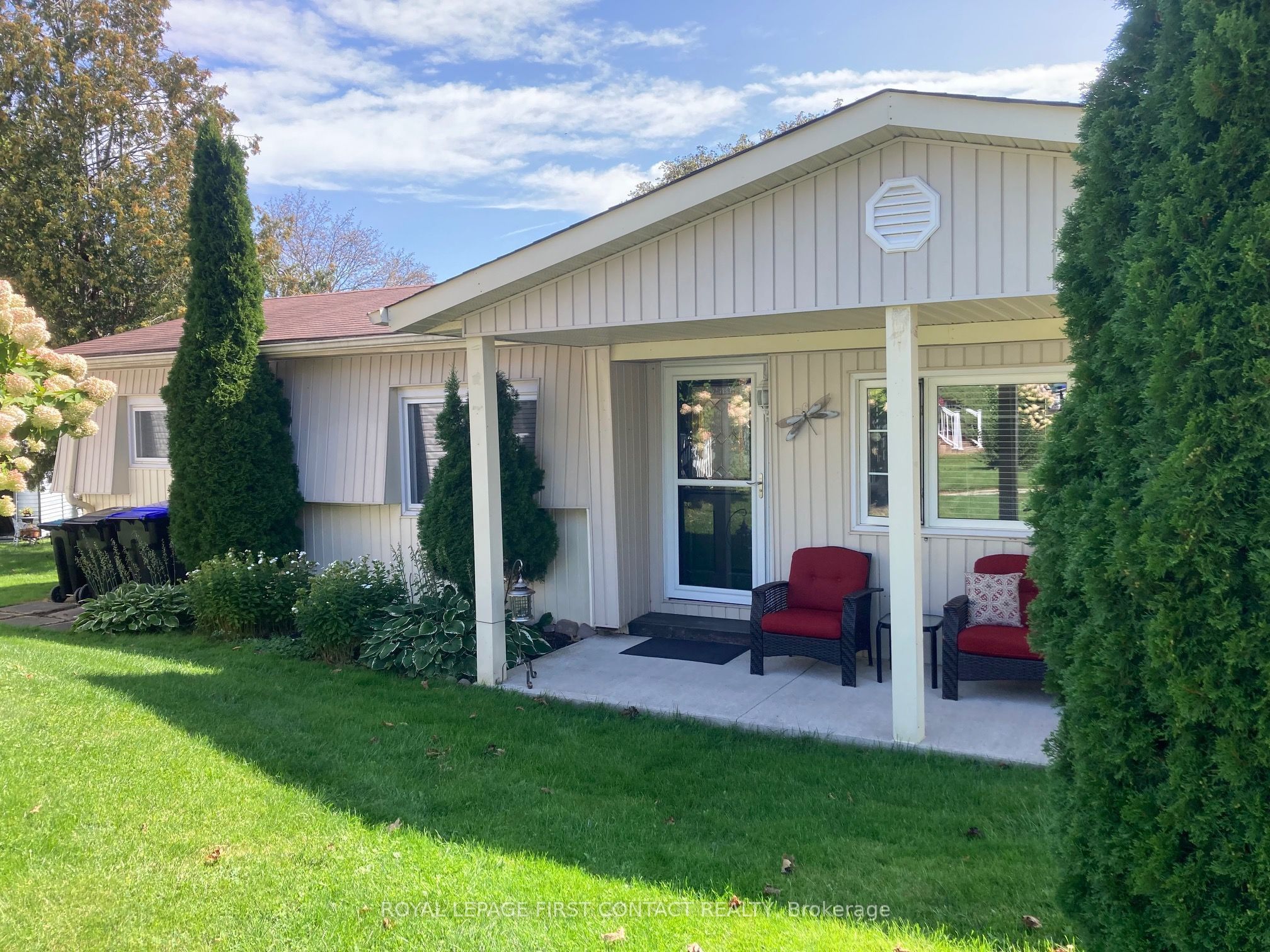 23 Mimosa Crescent, Innisfil, ON L9S 1P9 photo 2