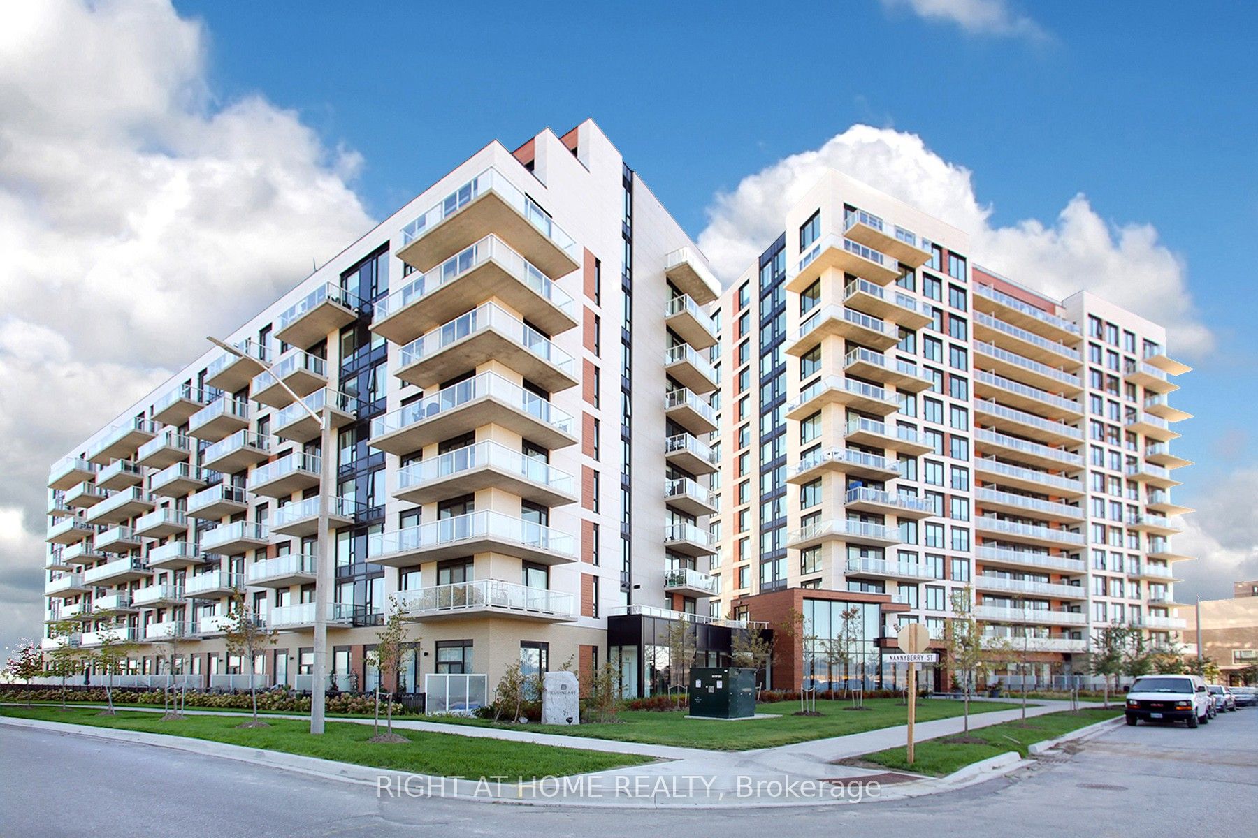 6 David Eyer Road 513, Richmond Hill, ON L4S 0N5