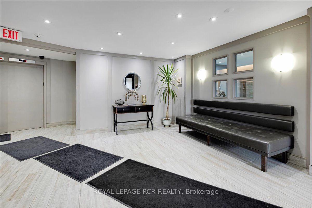 260 Davis Drive 613, Newmarket, ON L3Y 7C3 photo 5