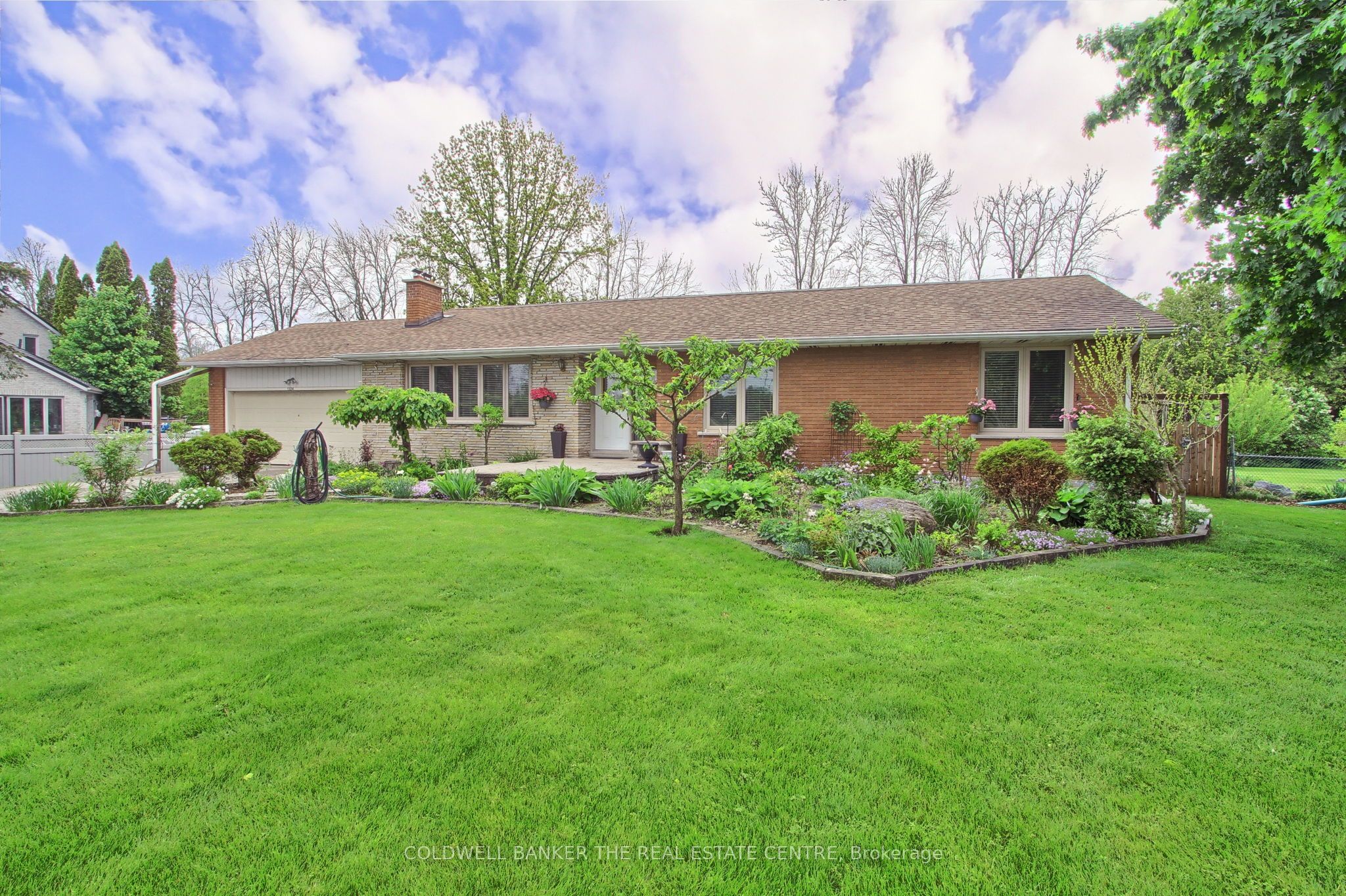 1324 Shore Acres (County Rd 3) Drive, Innisfil, ON L0L 1R0 photo 2