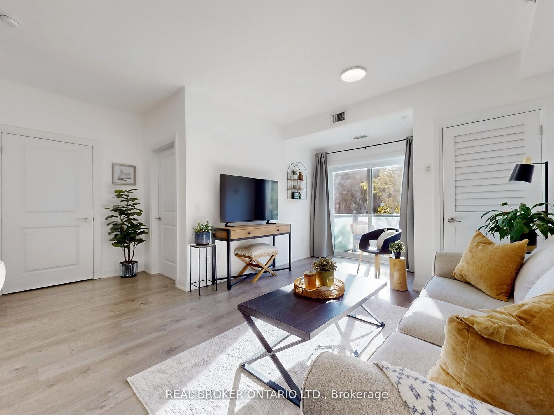 481 Rupert Avenue 122, Whitchurch-Stouffville, ON L4A 1Y7 photo 2