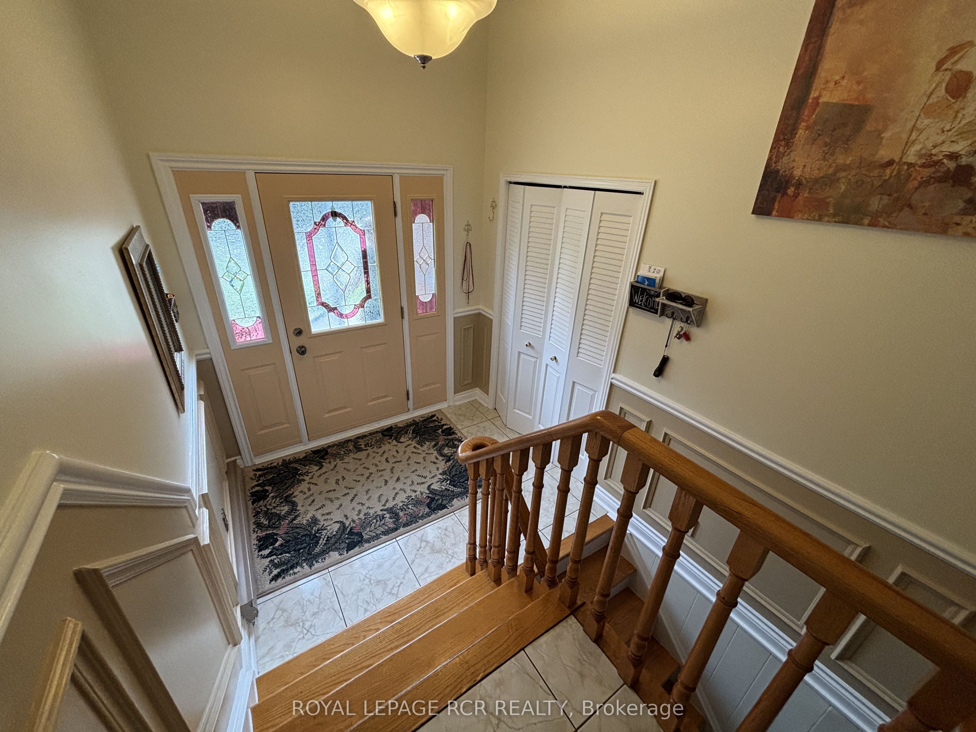 1049 Elgin Street, Newmarket, ON L3Y 3C3 photo 2