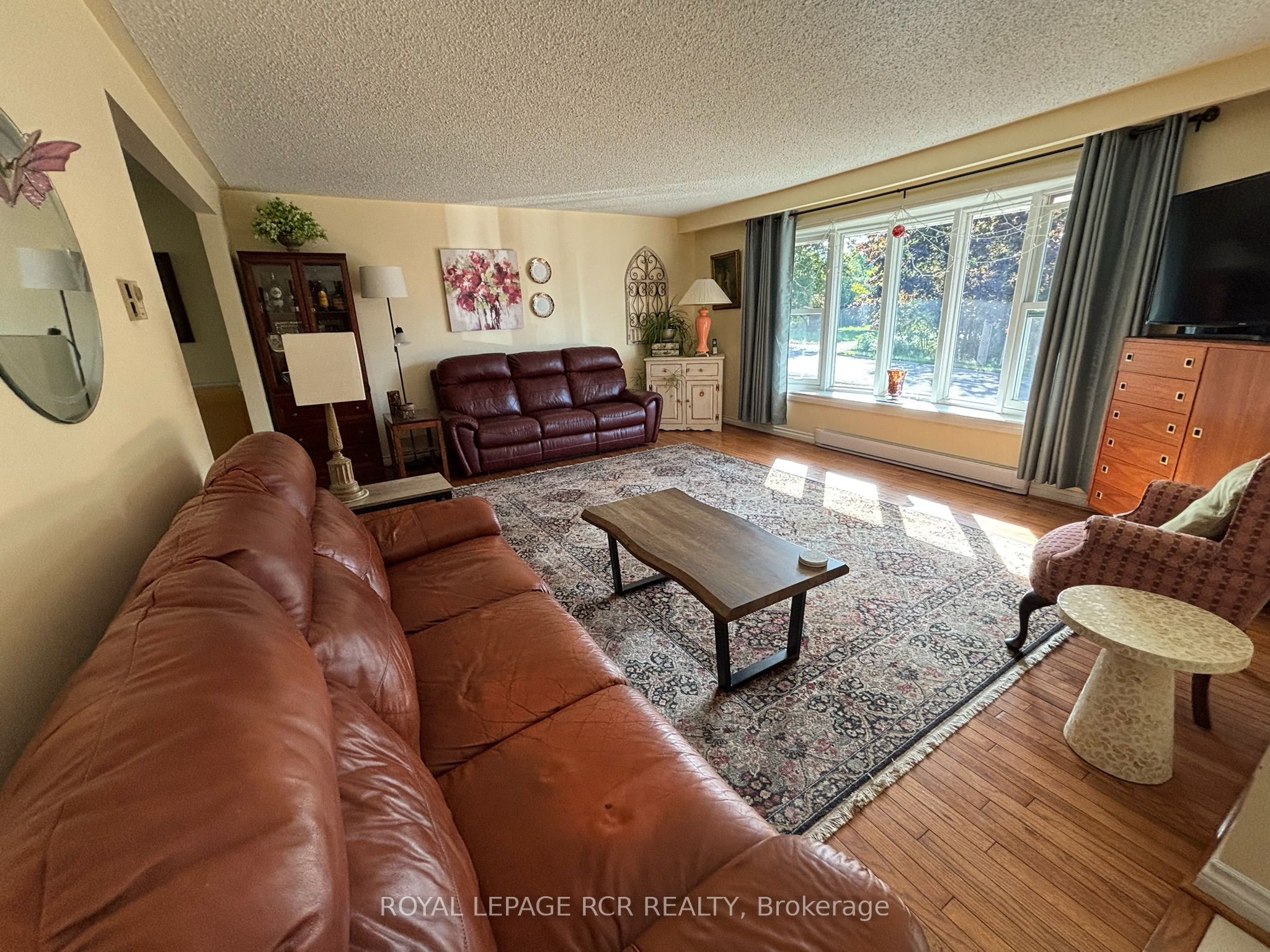 1049 Elgin Street, Newmarket, ON L3Y 3C3 photo 3