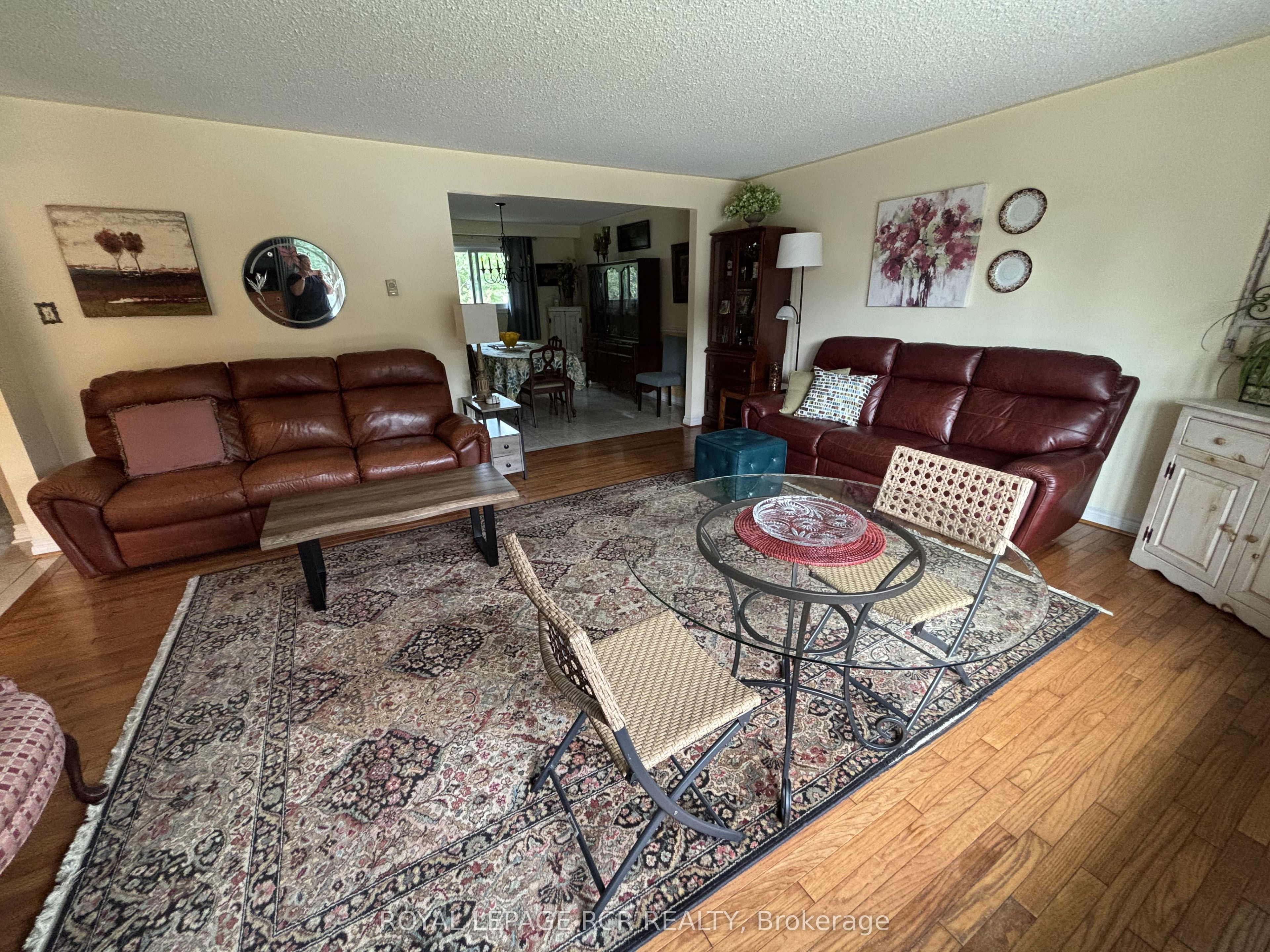 1049 Elgin Street, Newmarket, ON L3Y 3C3 photo 4