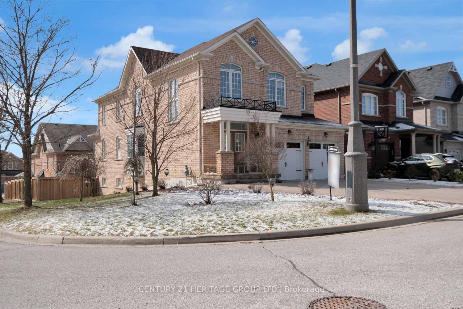 13 Herefordshire Crescent NE, Newmarket, ON L9N 0B7 photo 2