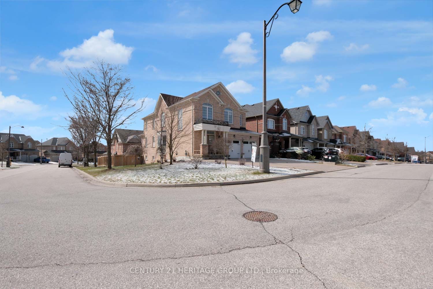 13 Herefordshire Crescent NE, Newmarket, ON L9N 0B7 photo 3