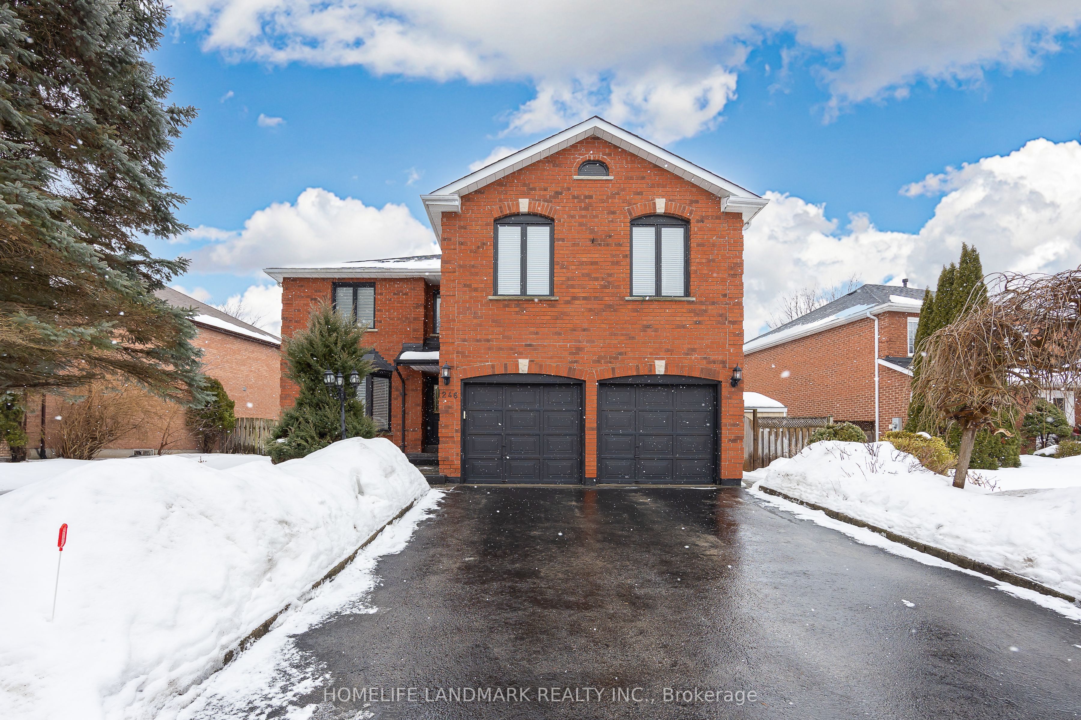 246 Jelley Avenue, Newmarket, ON L3X 1S6