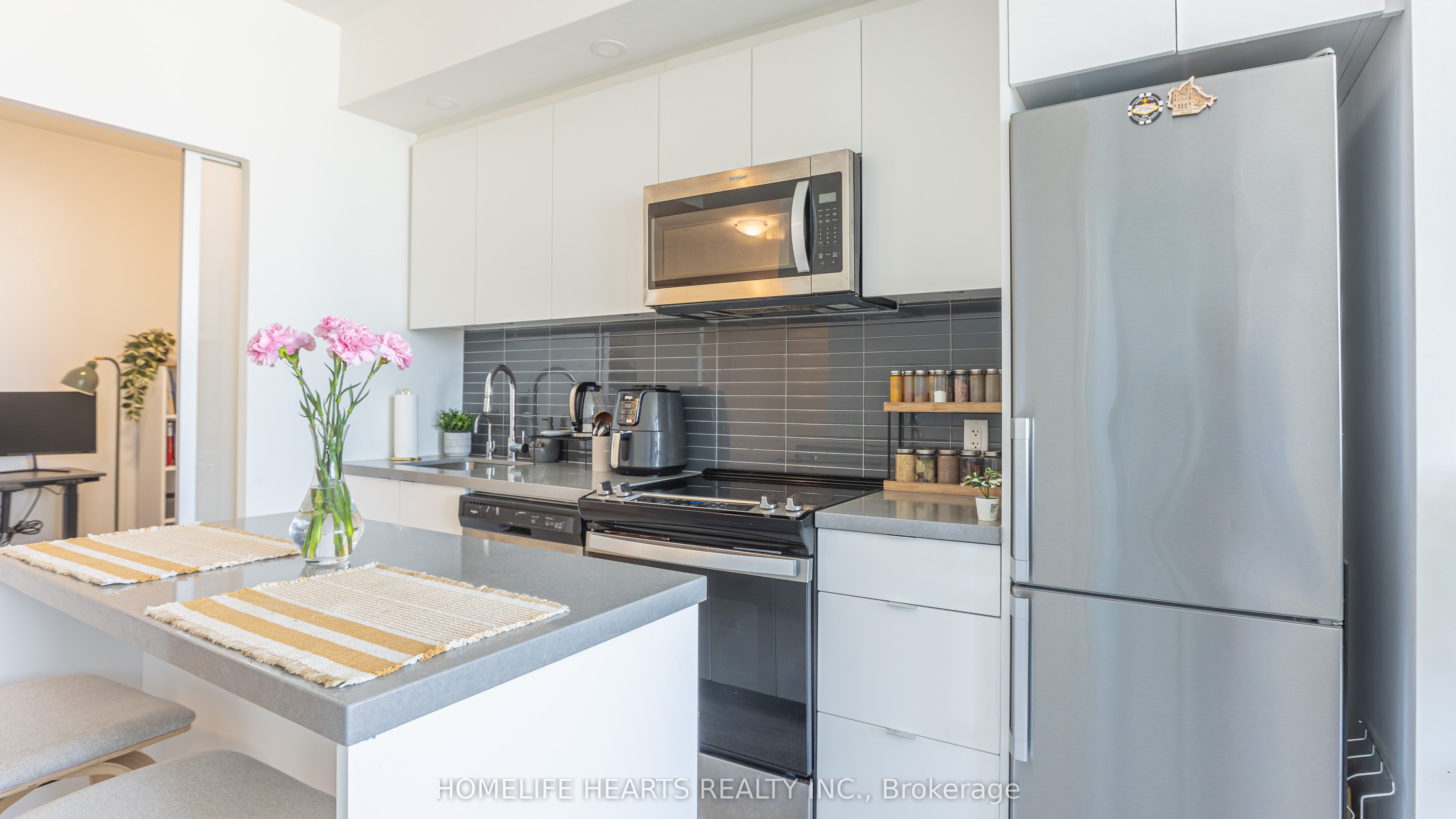 8868 Yonge Street 818, Richmond Hill, ON L4C 1Z8