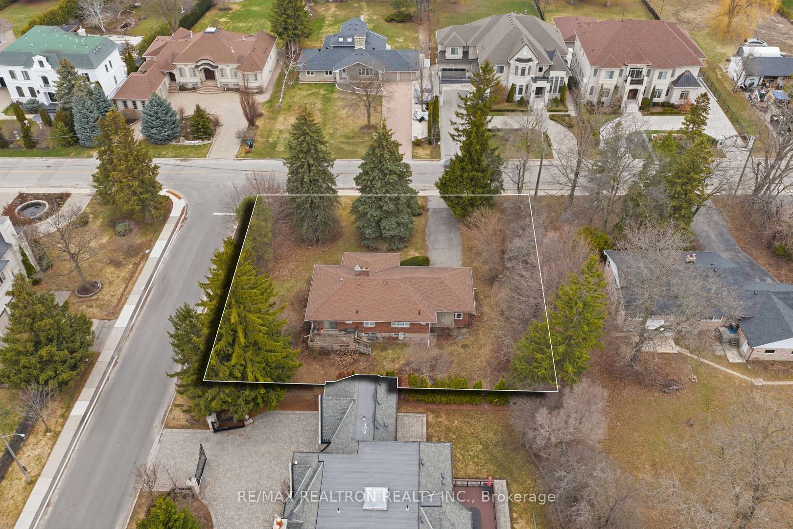 17 Denham Drive, Richmond Hill, ON L4C 6H6 photo 2