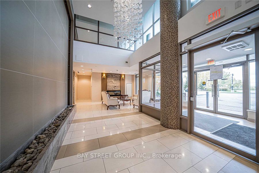 75 Norman Bethune Avenue 302, Richmond Hill, ON L4B 0B6 photo 3