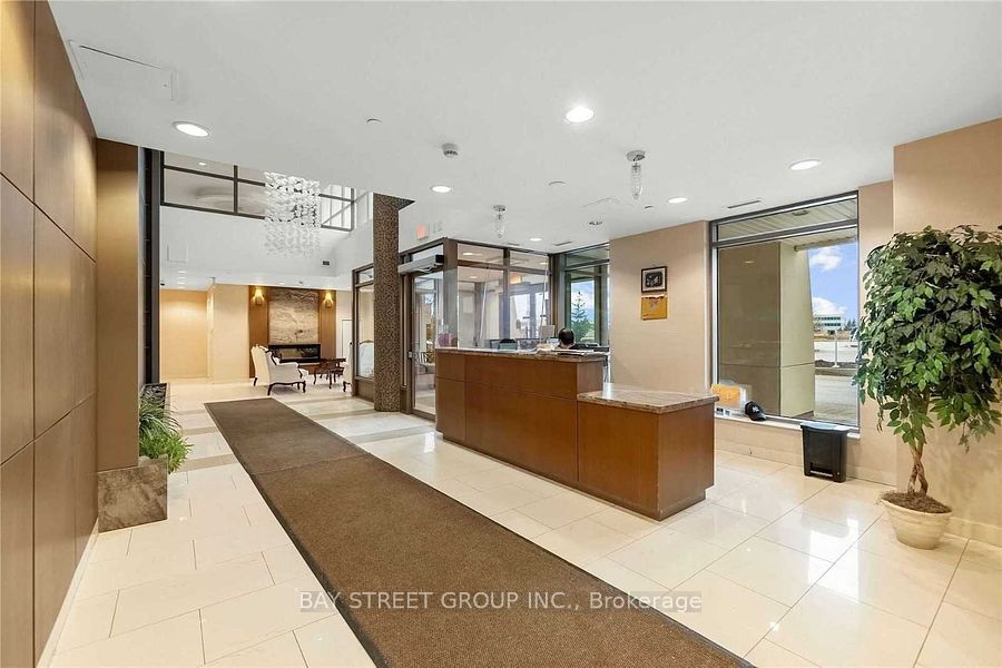 75 Norman Bethune Avenue 302, Richmond Hill, ON L4B 0B6 photo 4