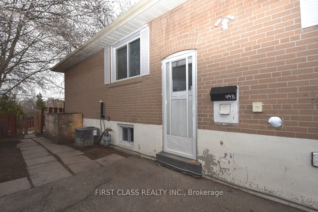 49 Longford Drive Bsmt, Newmarket, ON L3Y 2Y6 photo 2
