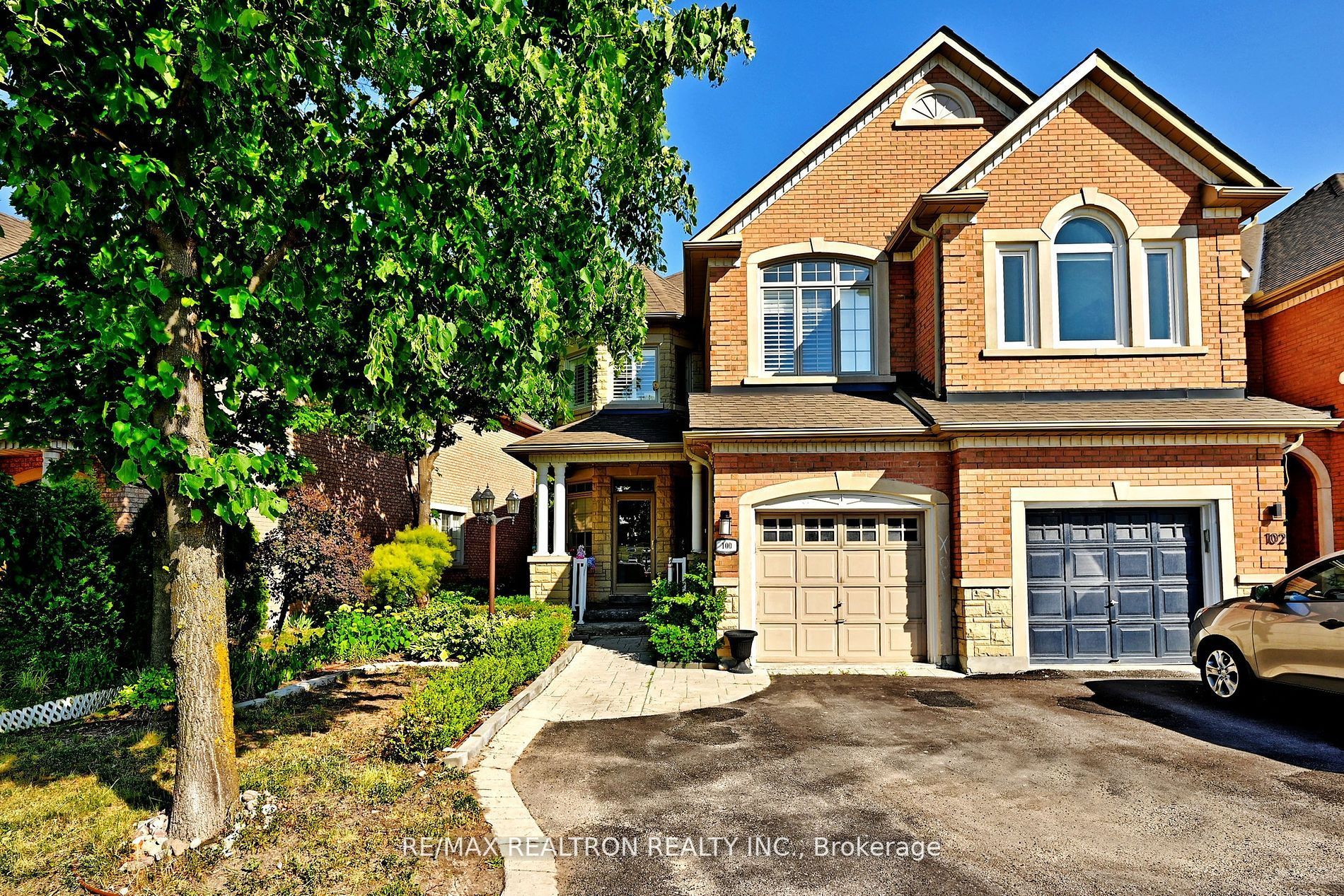 100 Kingsbridge Circle, Vaughan, ON L4J 8N7 photo 2