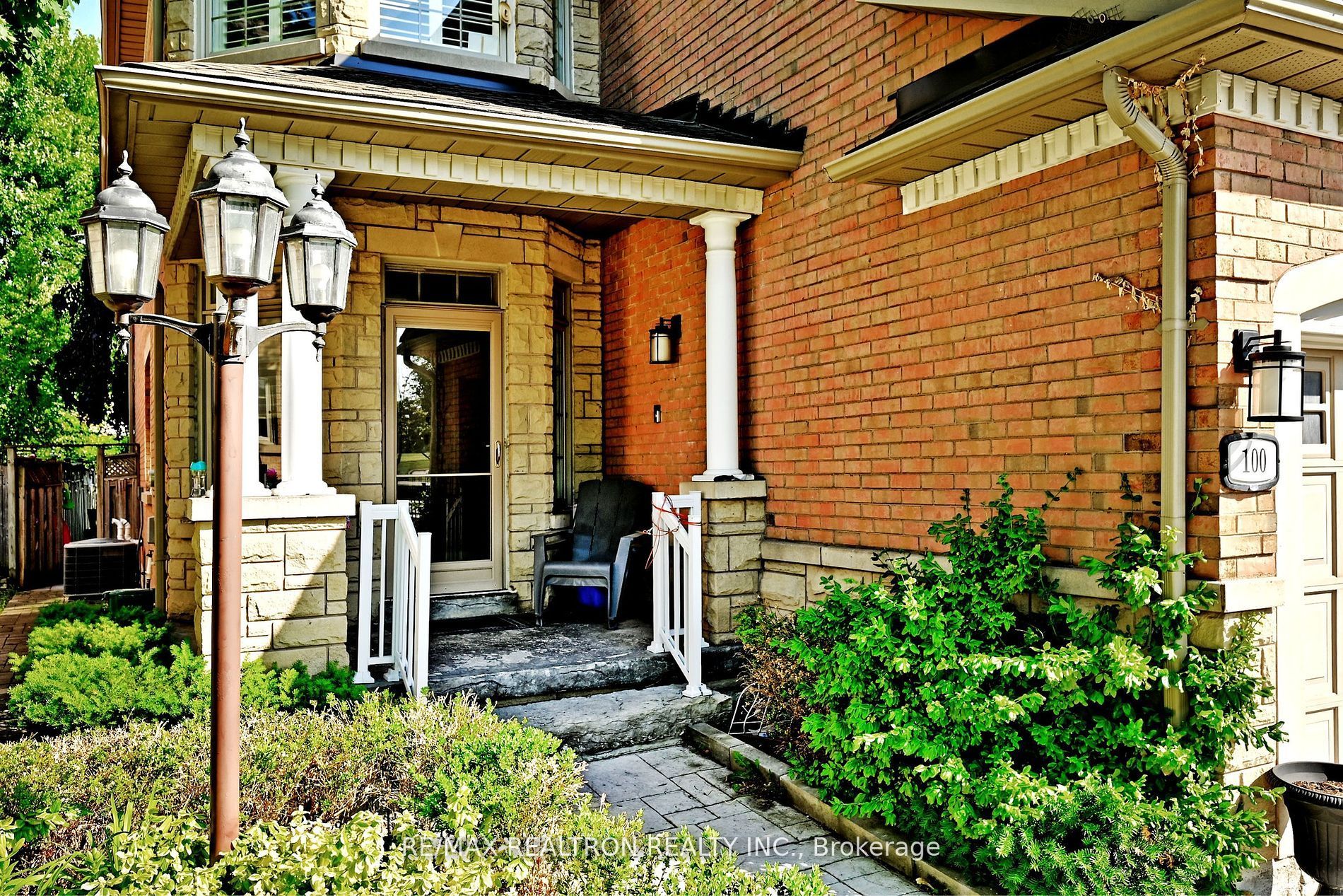 100 Kingsbridge Circle, Vaughan, ON L4J 8N7 photo 5