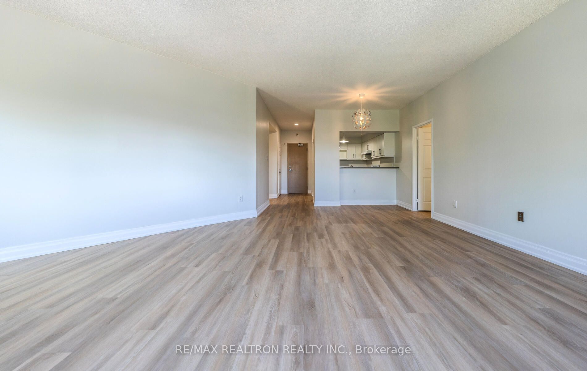 9 Chalmers Road Ph8, Richmond Hill, ON L4B 3N3 photo 3