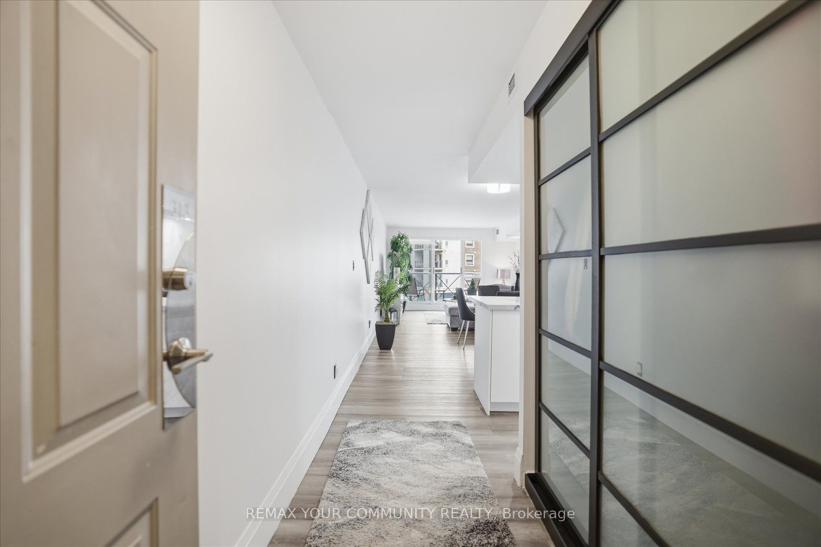 121 Woodbridge Avenue 313, Vaughan, ON L4L 9E3 photo 2