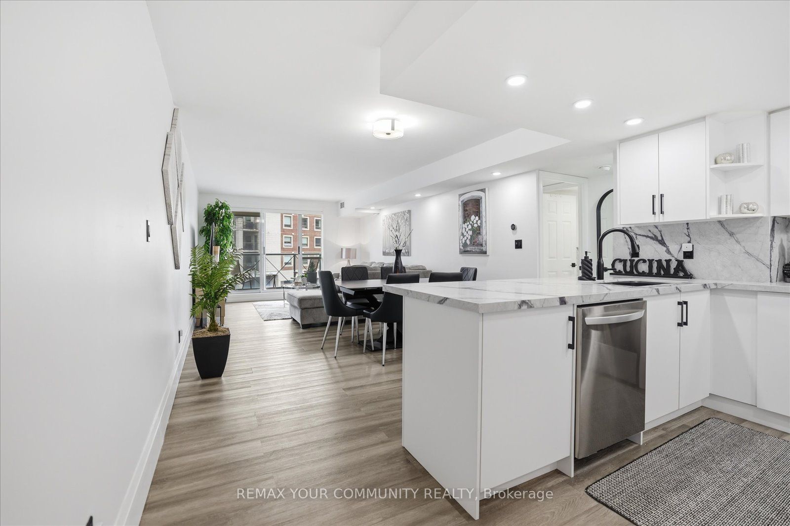 121 Woodbridge Avenue 313, Vaughan, ON L4L 9E3 photo 4
