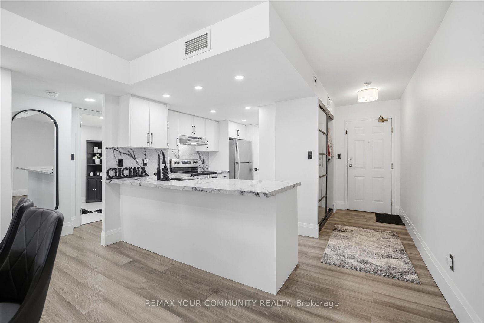 121 Woodbridge Avenue 313, Vaughan, ON L4L 9E3 photo 5