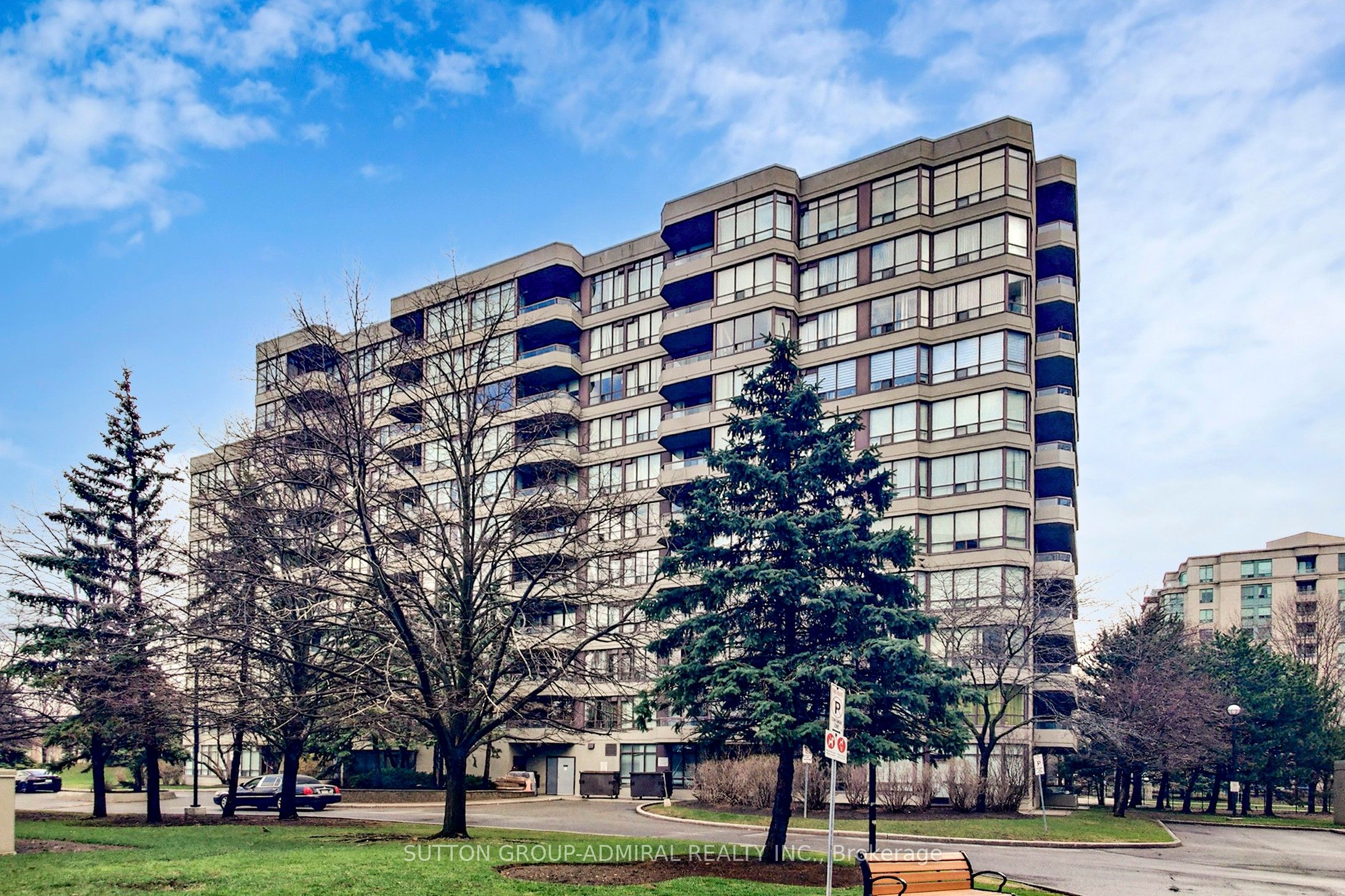 81 Townsgate Drive Ph208, Vaughan, ON L4J 8E6
