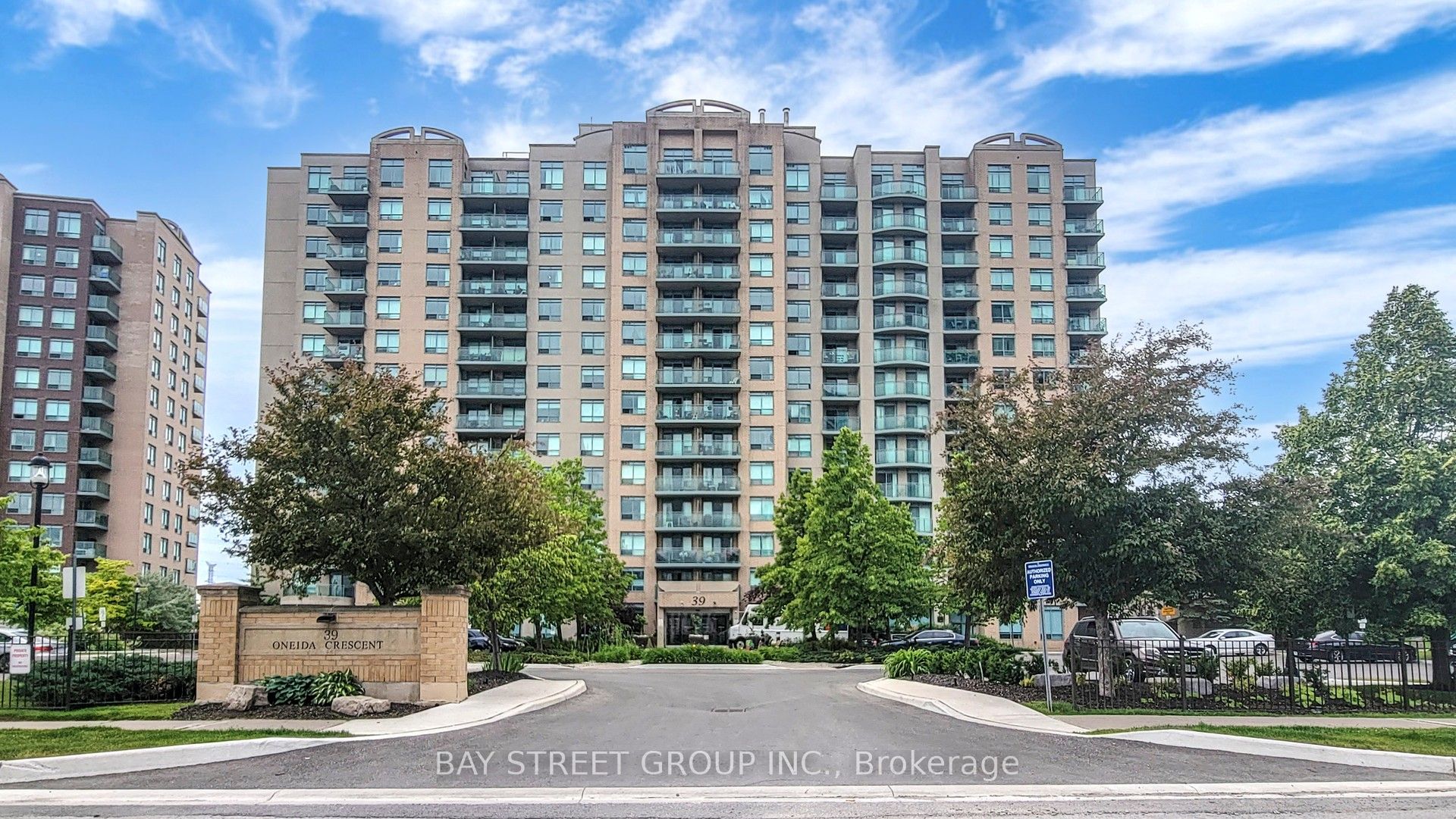 39 Oneida Crescent LPH19, Richmond Hill, ON L4B 4T9 photo 2