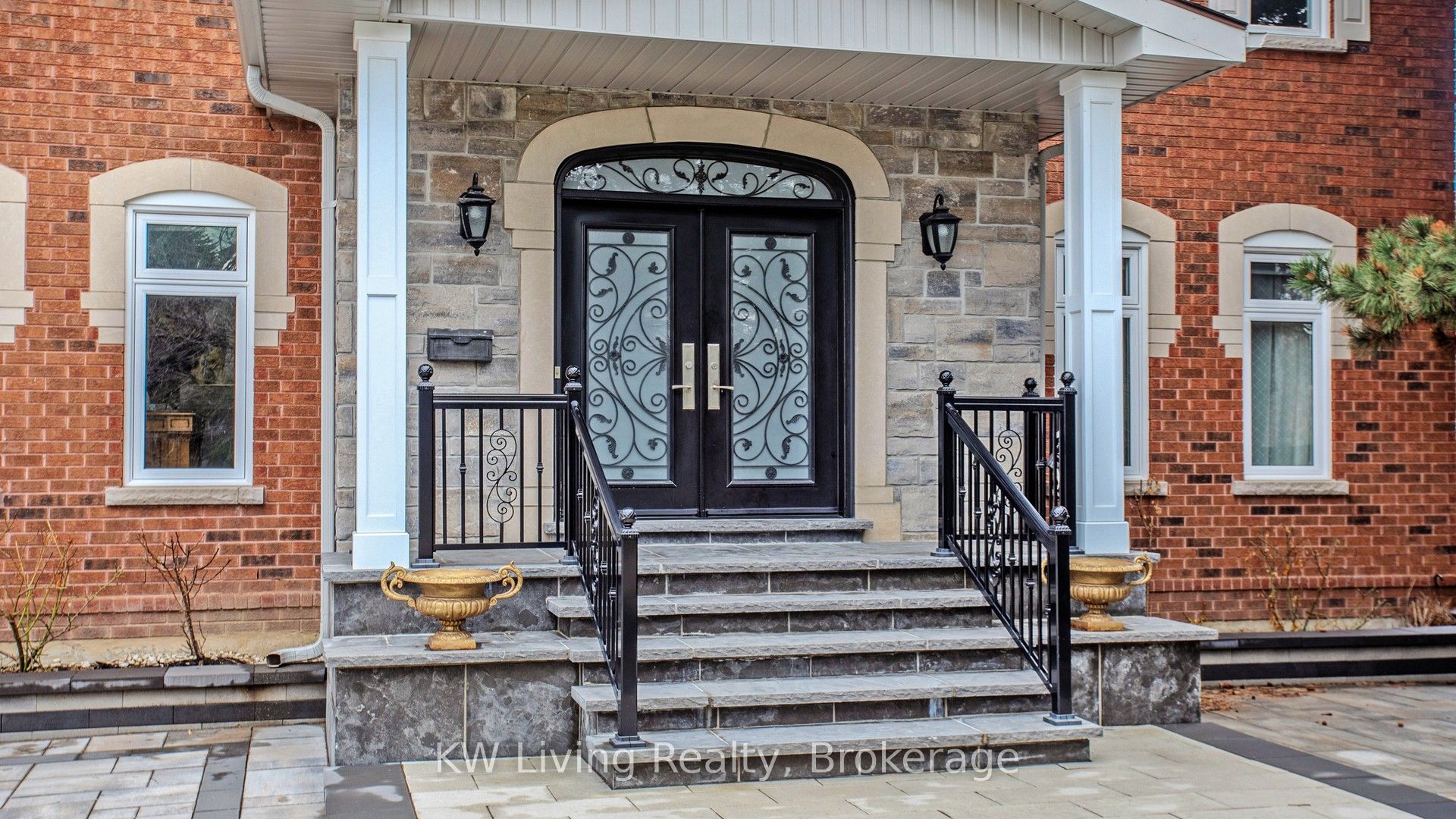 19 Spadina Road, Richmond Hill, ON L4B 2Y2 photo 3