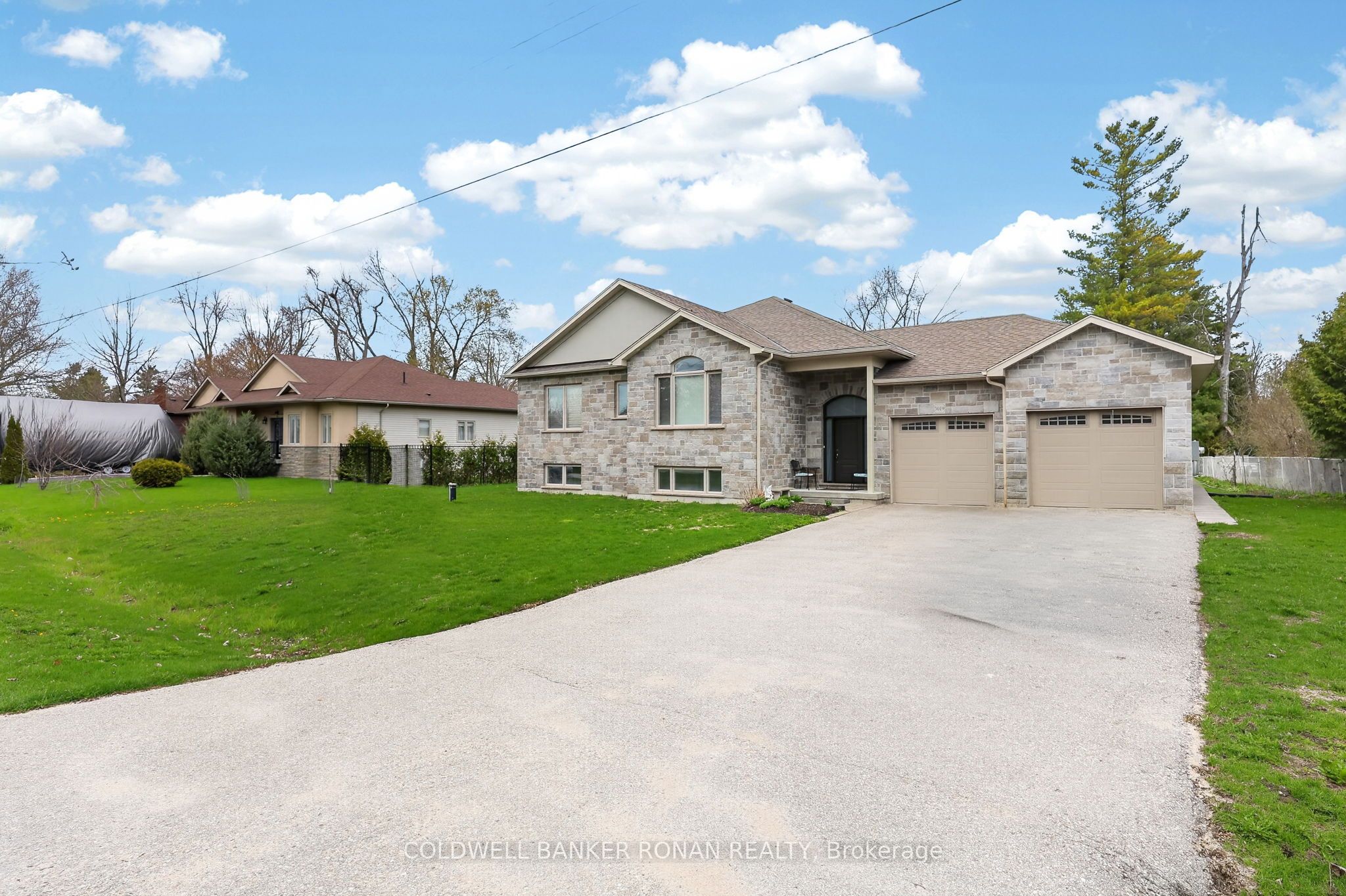 3019 Sandy Cove Drive, Innisfil, ON L9S 2K1 photo 3