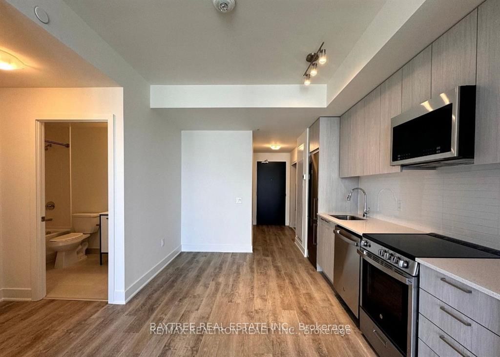 185 Deerfield Road 1205, Newmarket, ON L3Y 0G7 photo 3