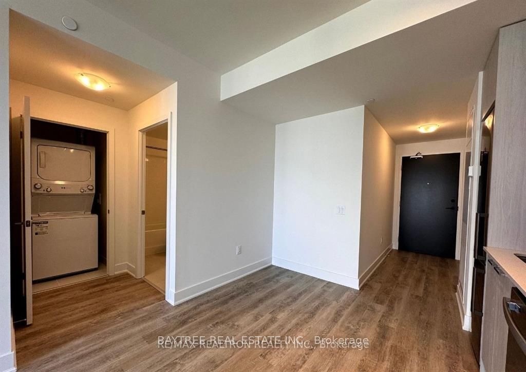 185 Deerfield Road 1205, Newmarket, ON L3Y 0G7 photo 4