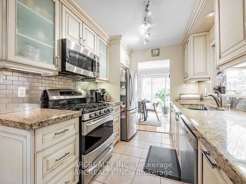 49 White Boulevard, Vaughan, ON L4J 5Z4 photo 3