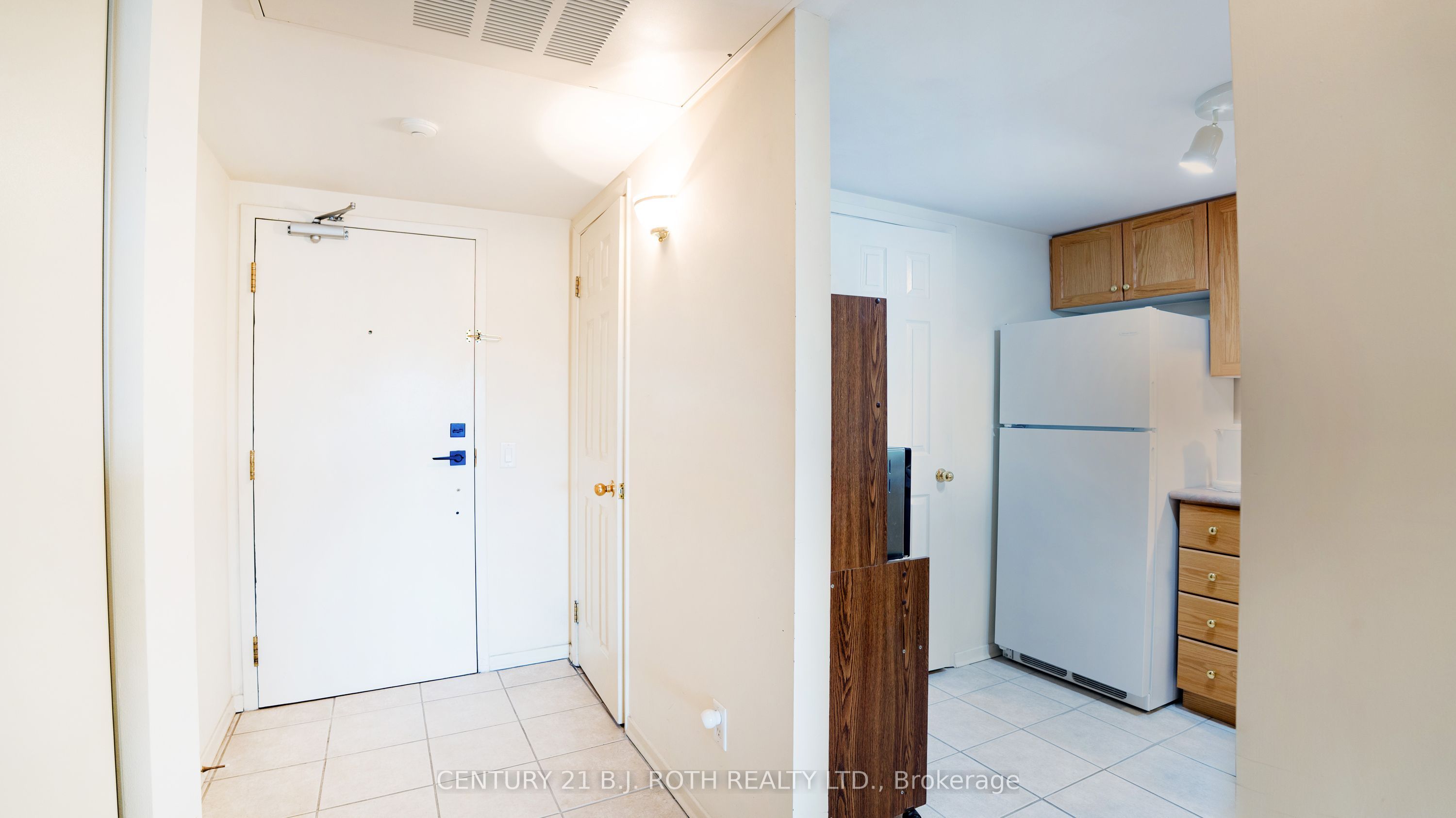 160 Wellington Street E 411, Aurora, ON L4G 1J3 photo 3