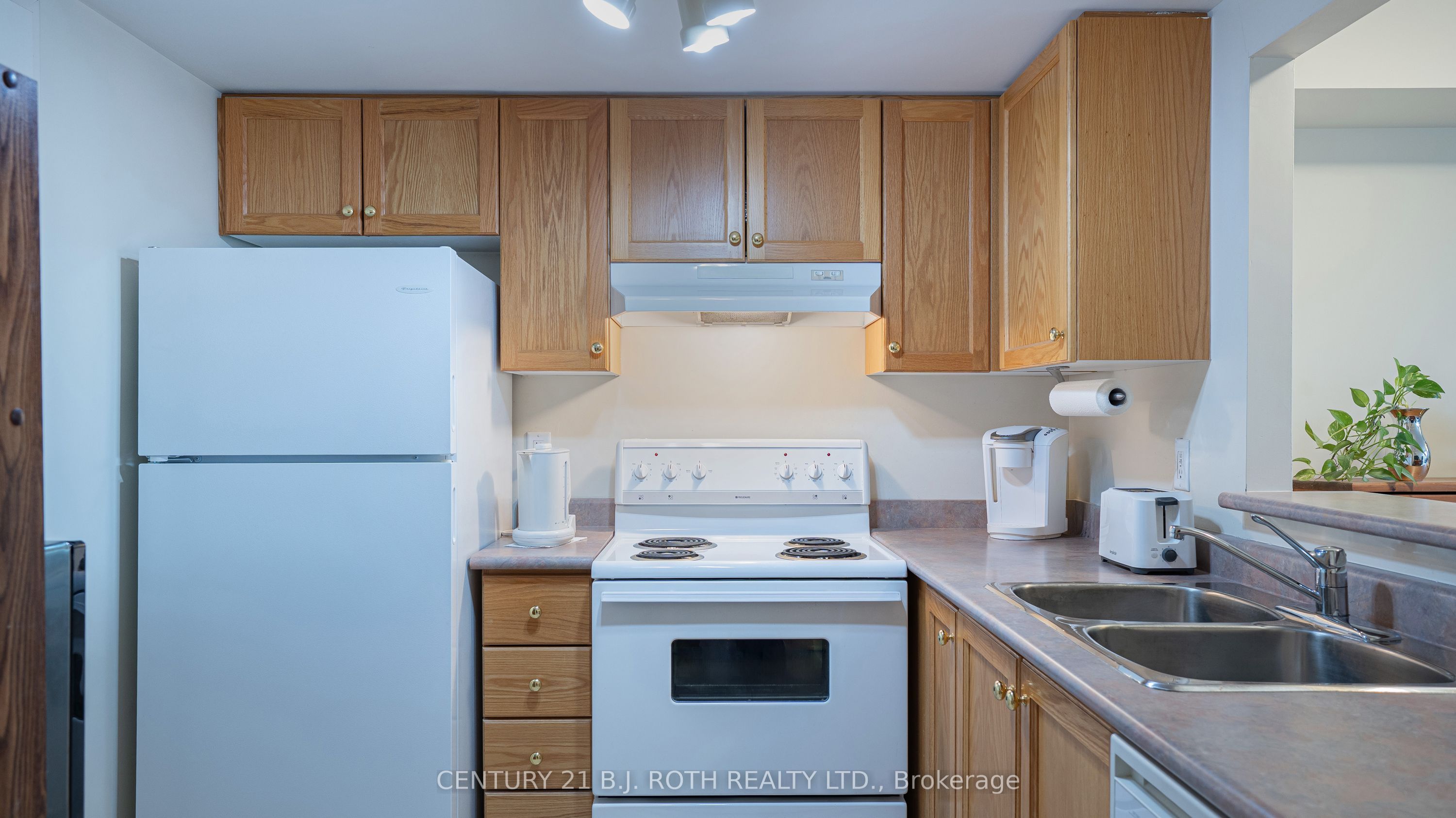 160 Wellington Street E 411, Aurora, ON L4G 1J3 photo 4