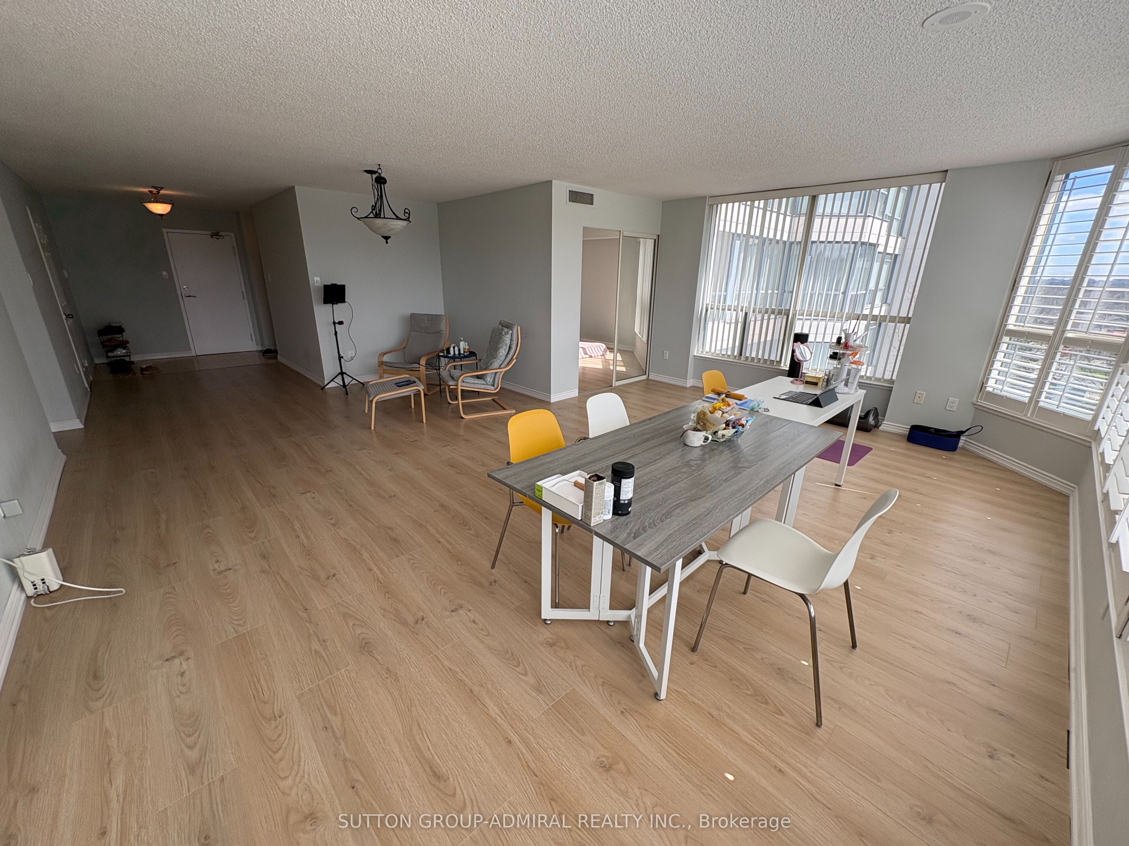 1 Clark Avenue W 701, Vaughan, ON L4J 7Y6