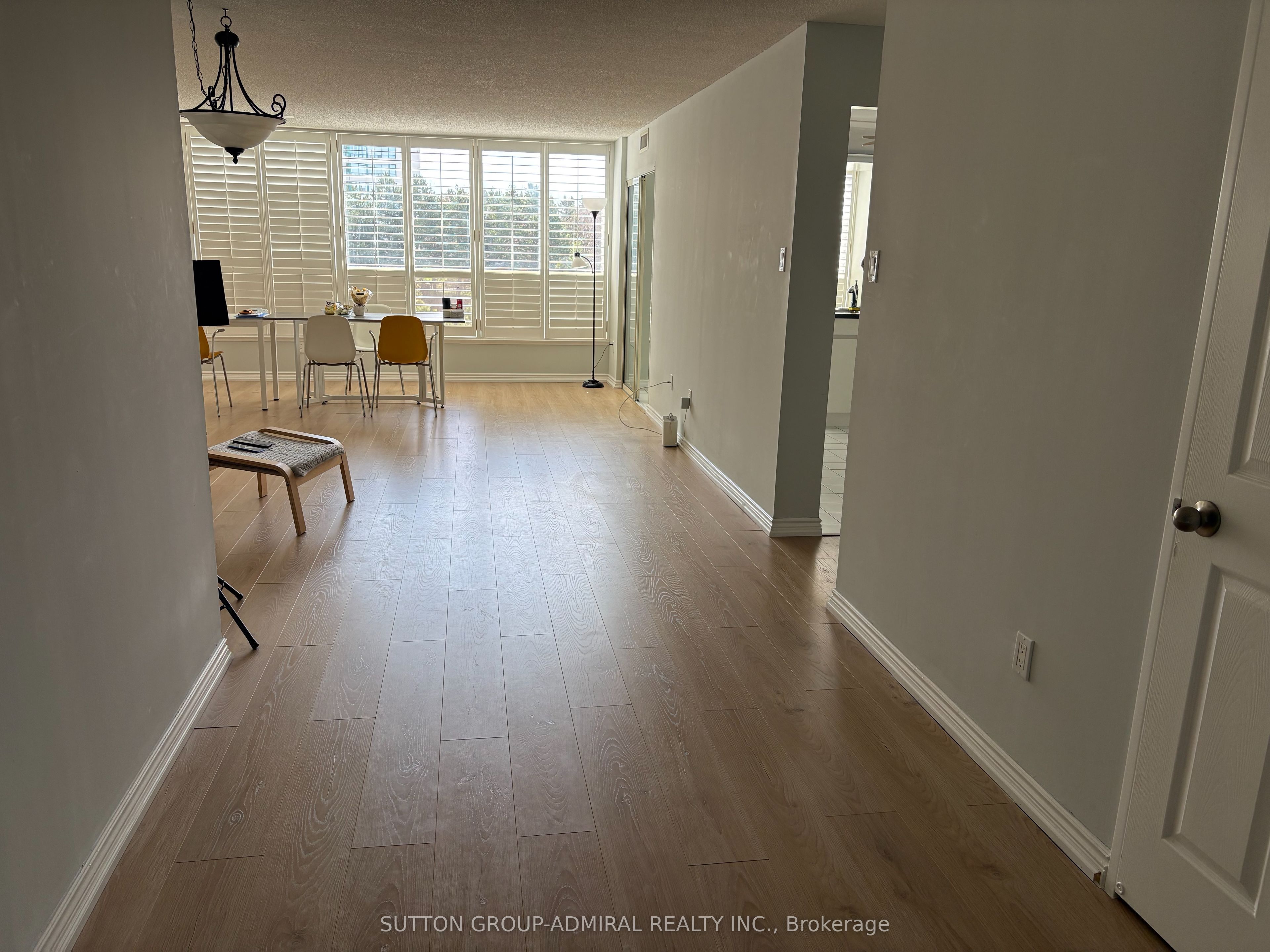 1 Clark Avenue W 701, Vaughan, ON L4J 7Y6 photo 3