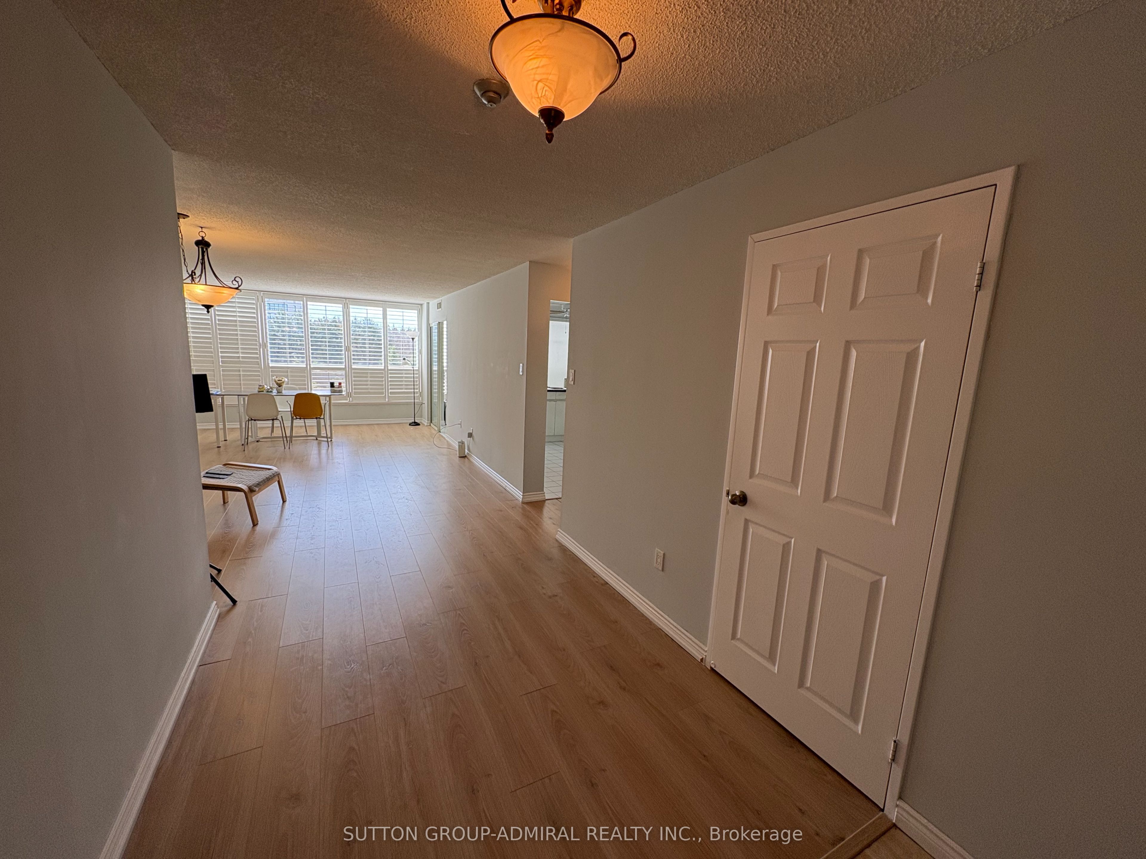 1 Clark Avenue W 701, Vaughan, ON L4J 7Y6 photo 4