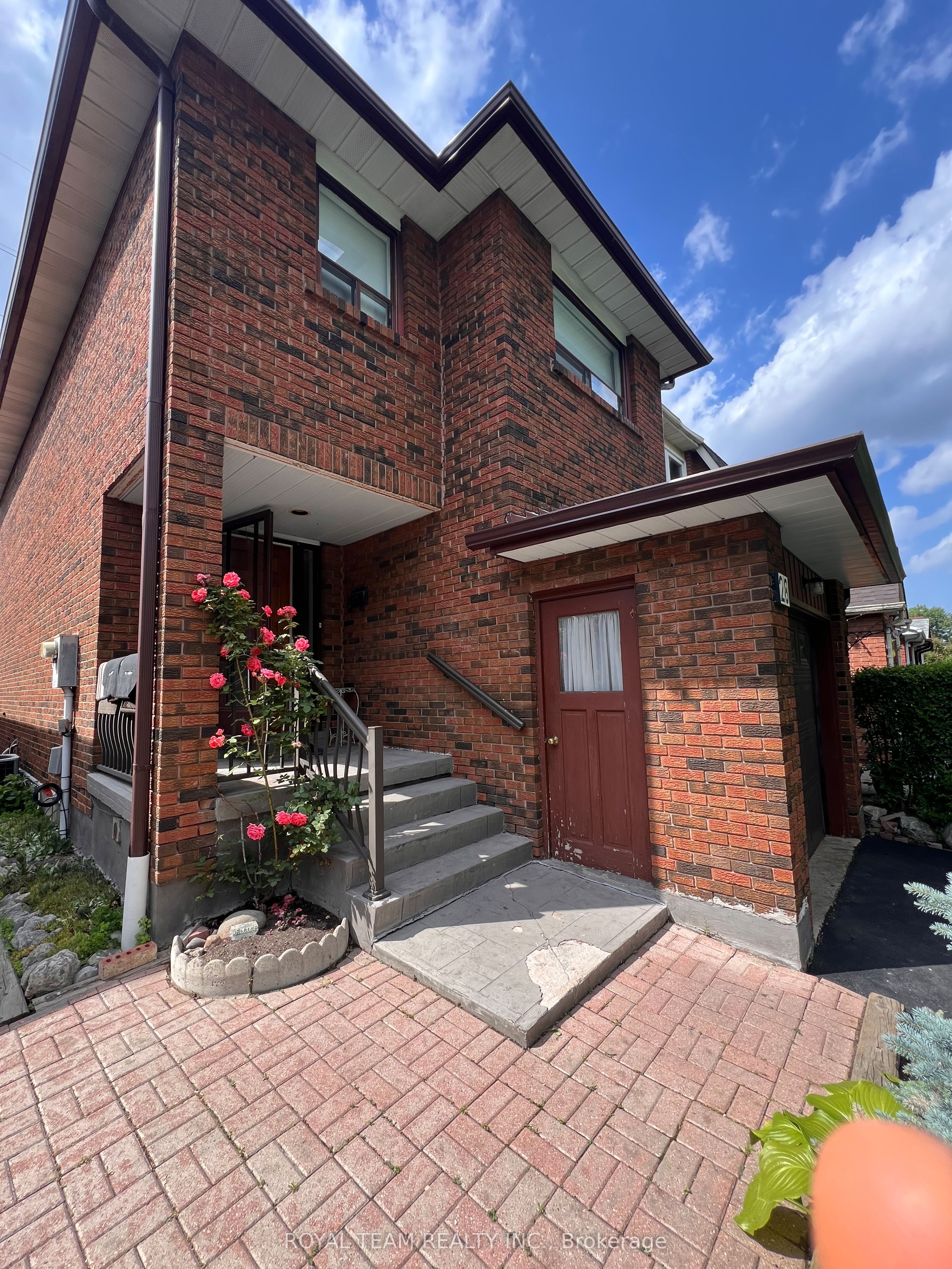 28 Oakmount Crescent, Vaughan, ON L4K 2C3 photo 2