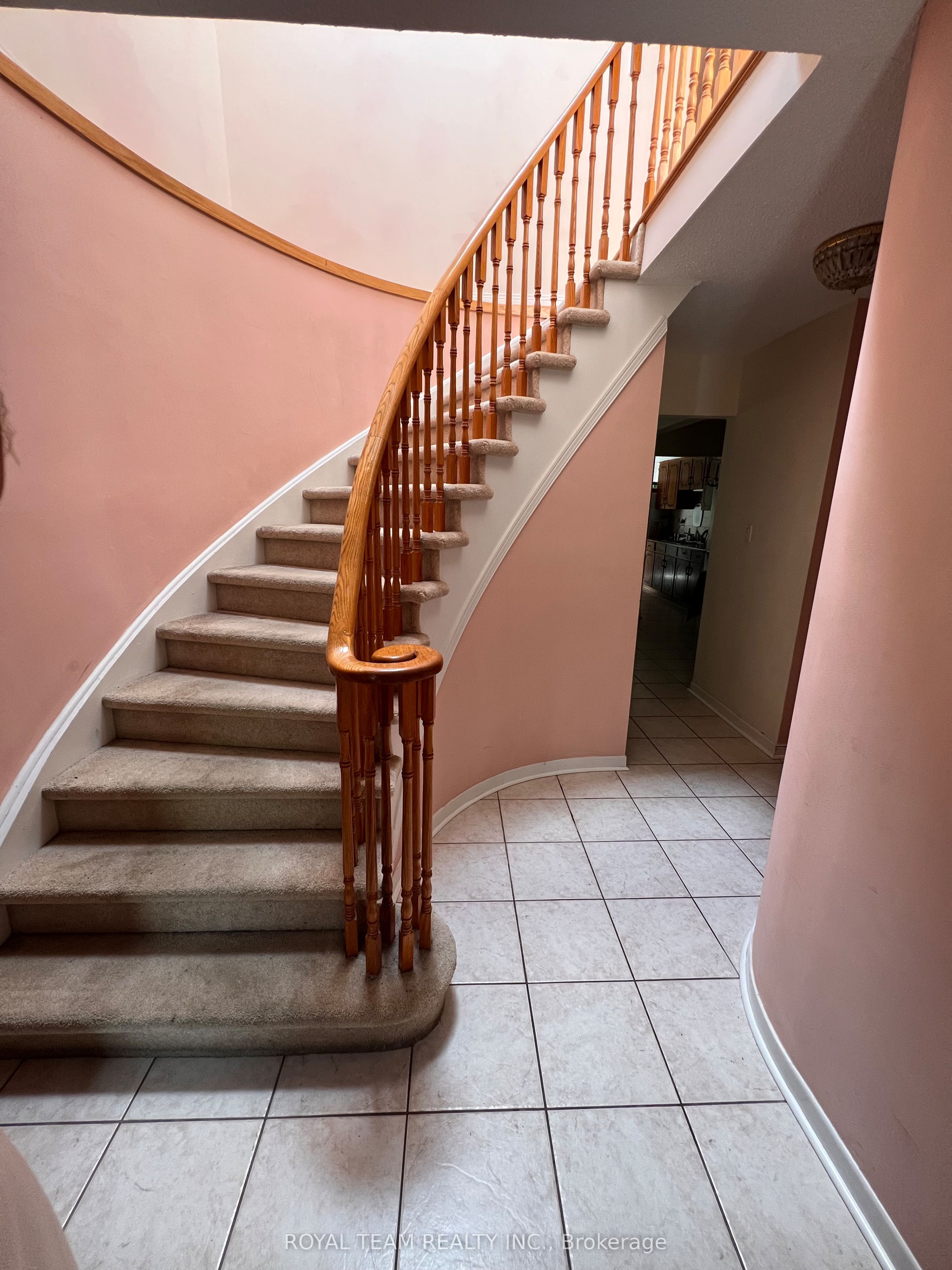 28 Oakmount Crescent, Vaughan, ON L4K 2C3 photo 3