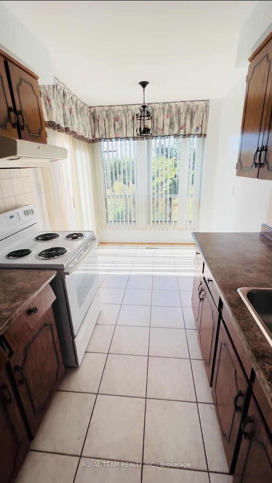 28 Oakmount Crescent, Vaughan, ON L4K 2C3 photo 5