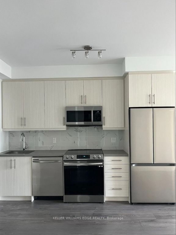 95 Oneida Crescent 706, Richmond Hill, ON L4B 0B1 photo 2