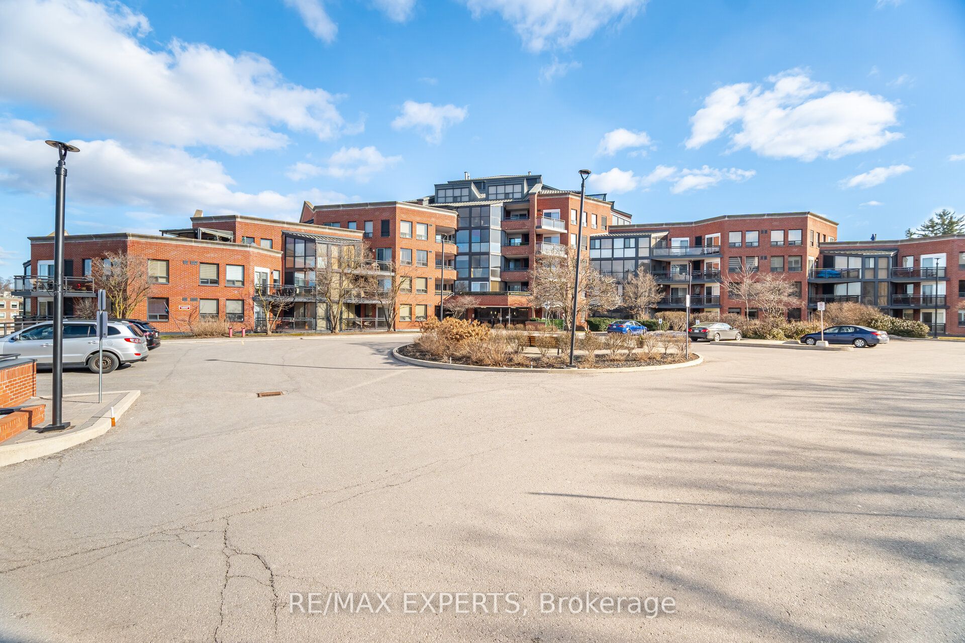 100 Arbors Lane 305, Vaughan, ON L4L 7G4 photo 2