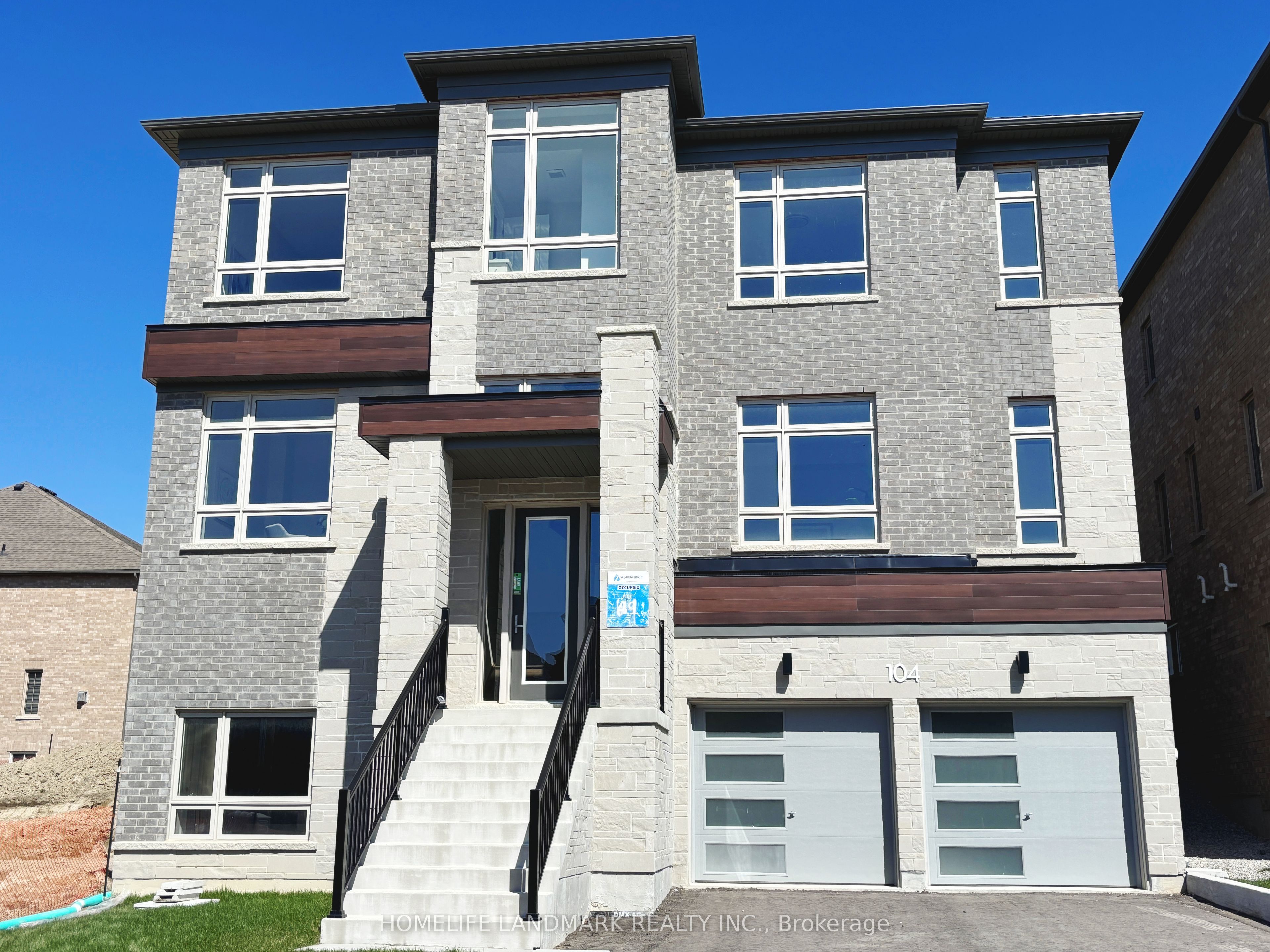 104 Wraggs Road, Bradford West Gwillimbury, ON L3Z 4N2