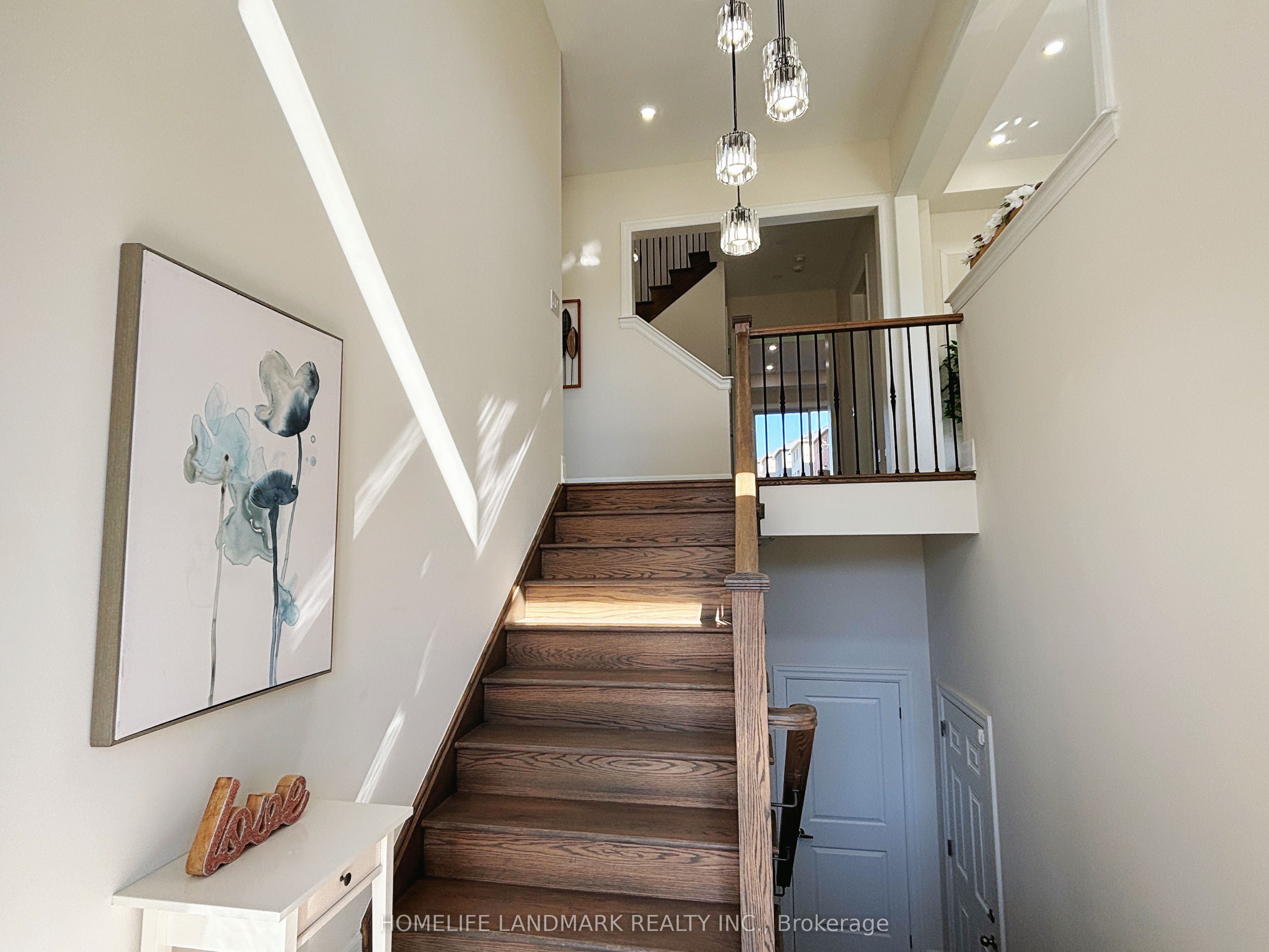 104 Wraggs Road, Bradford West Gwillimbury, ON L3Z 4N2 photo 2