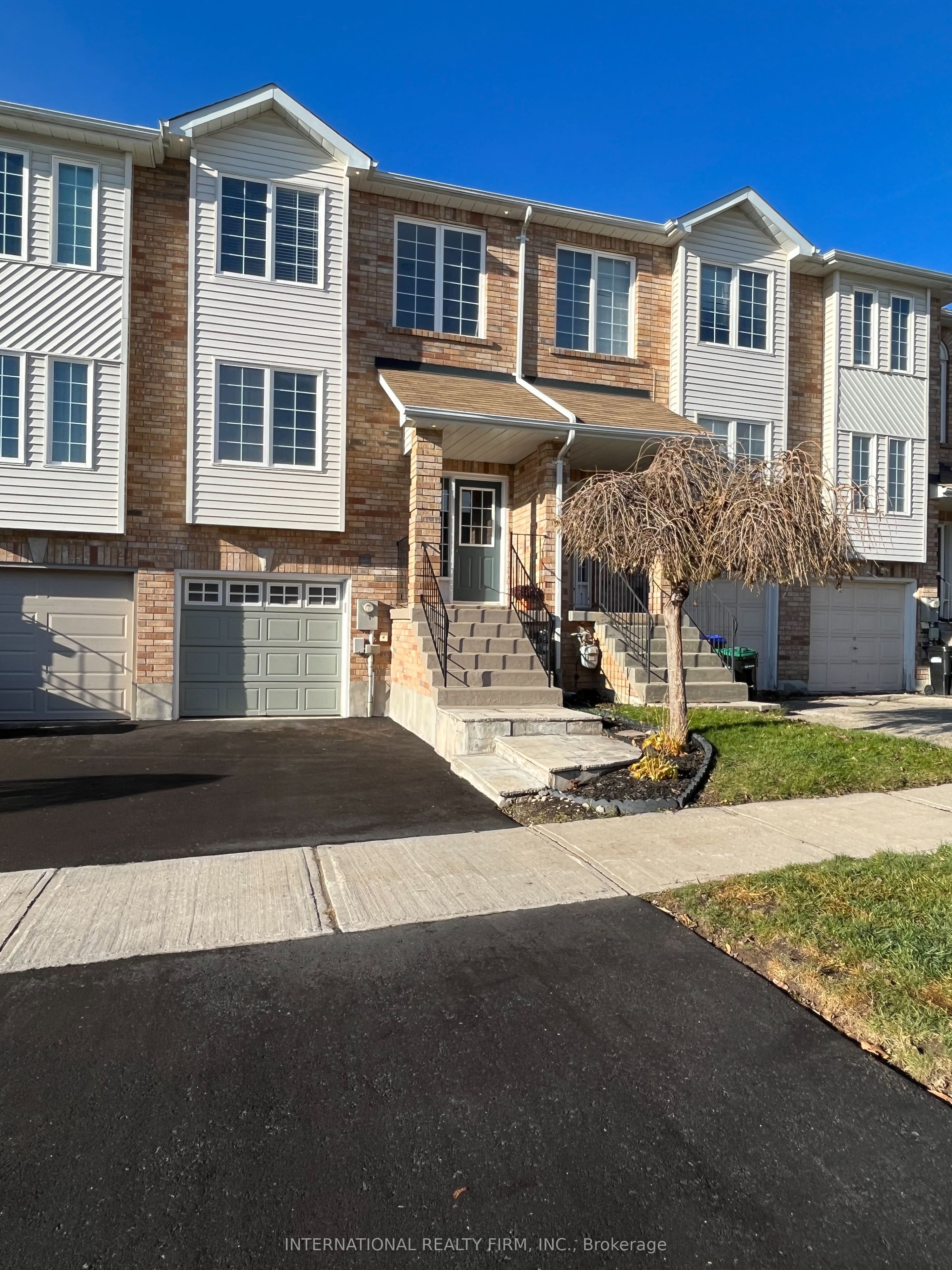 44 Natale Court, Bradford West Gwillimbury, ON L3Z 3B1 photo 2
