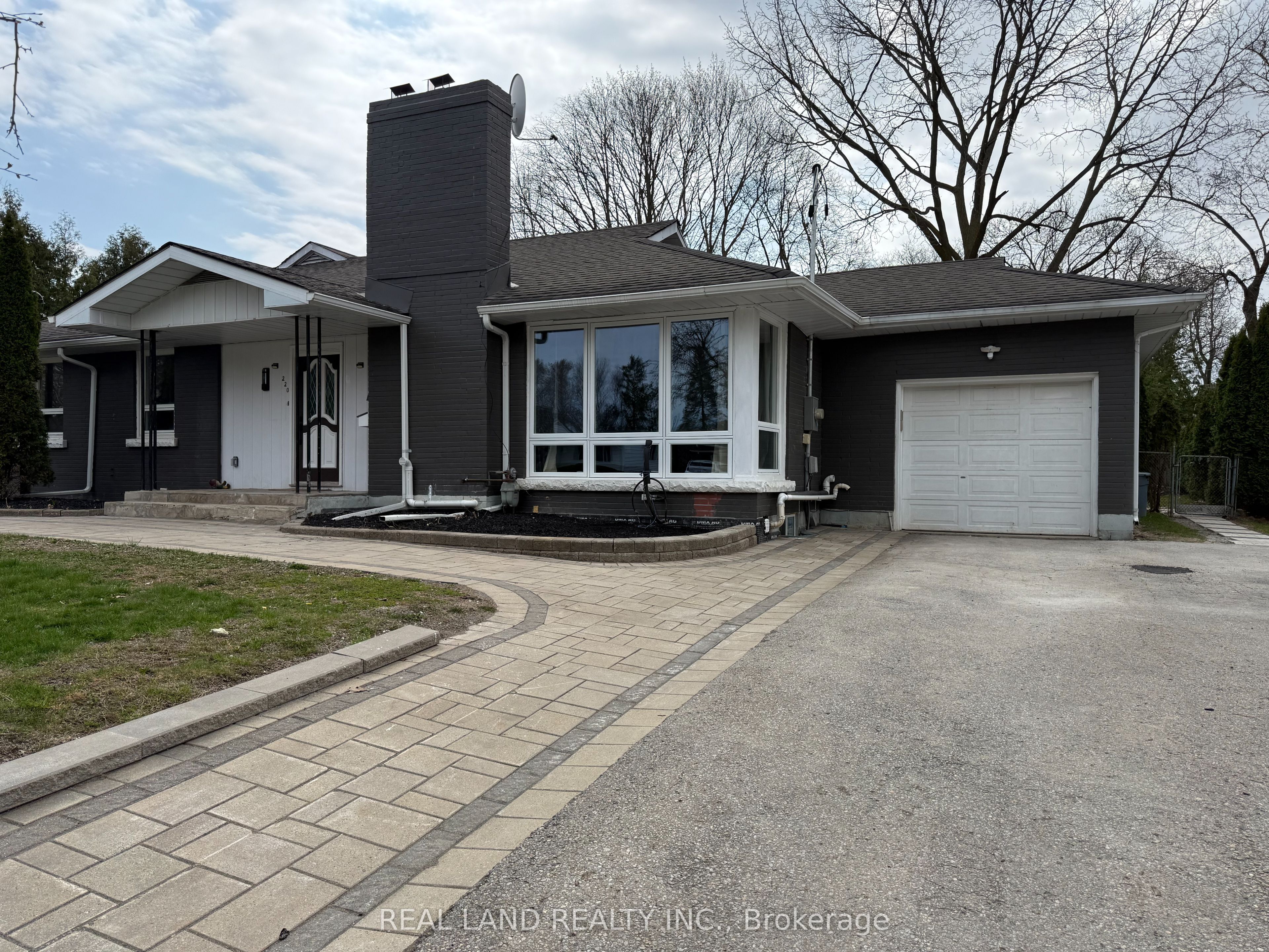 220 Millard Avenue 1 (Front), Newmarket, ON L3Y 1Z2