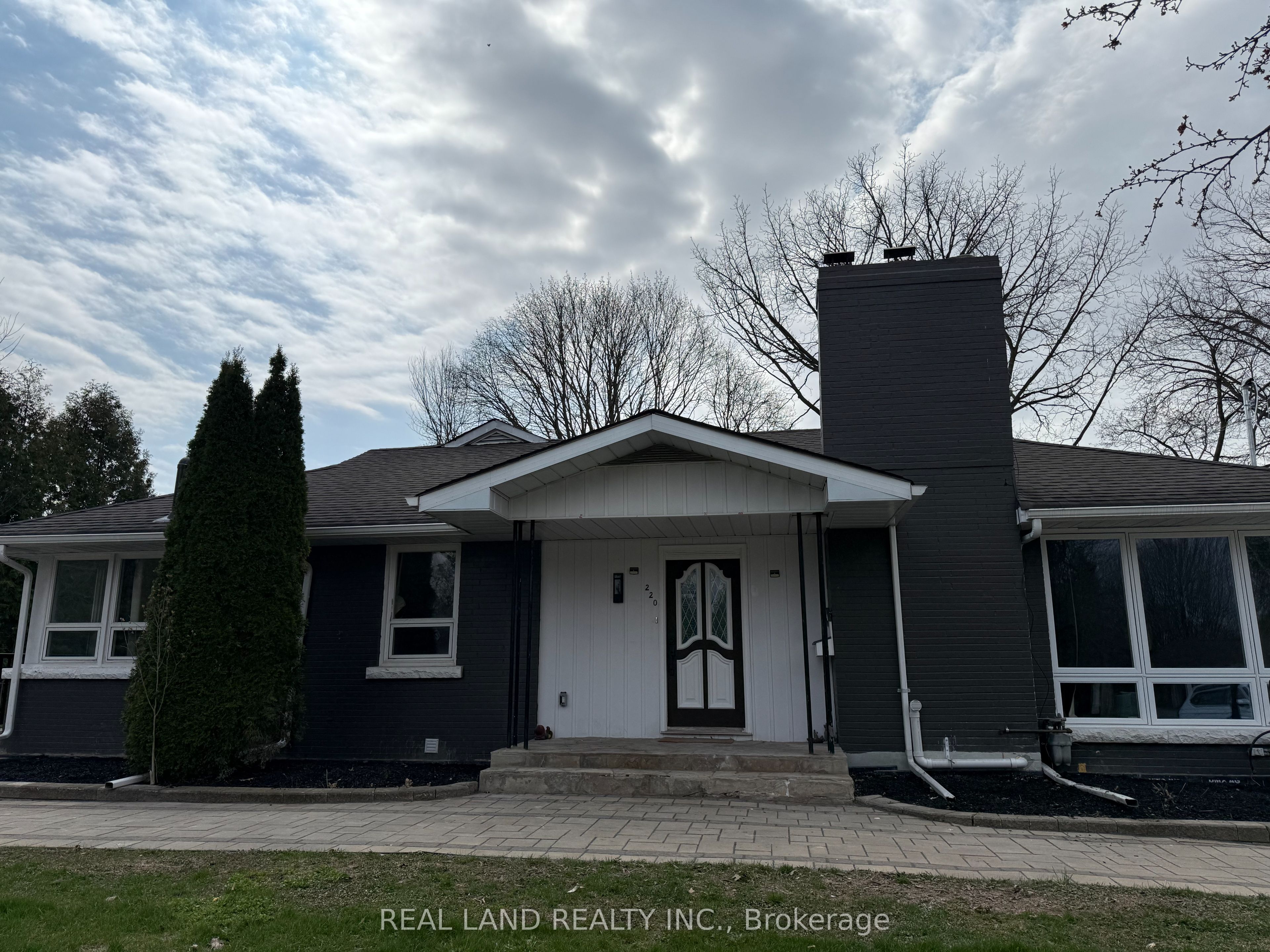 220 Millard Avenue 1 (Front), Newmarket, ON L3Y 1Z2 photo 3