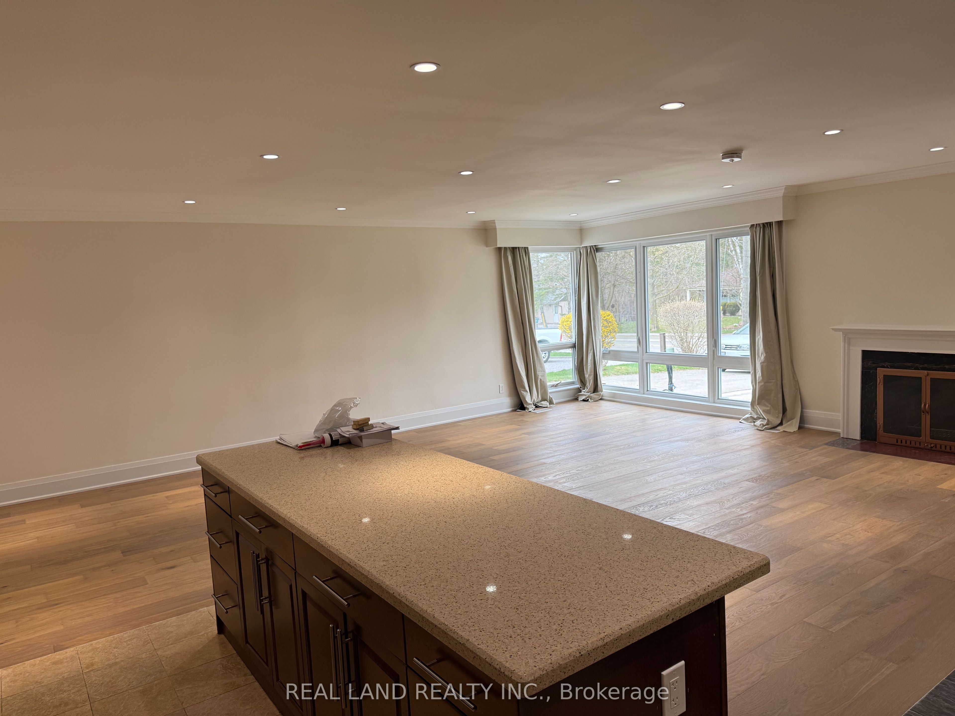 220 Millard Avenue 1 (Front), Newmarket, ON L3Y 1Z2 photo 4