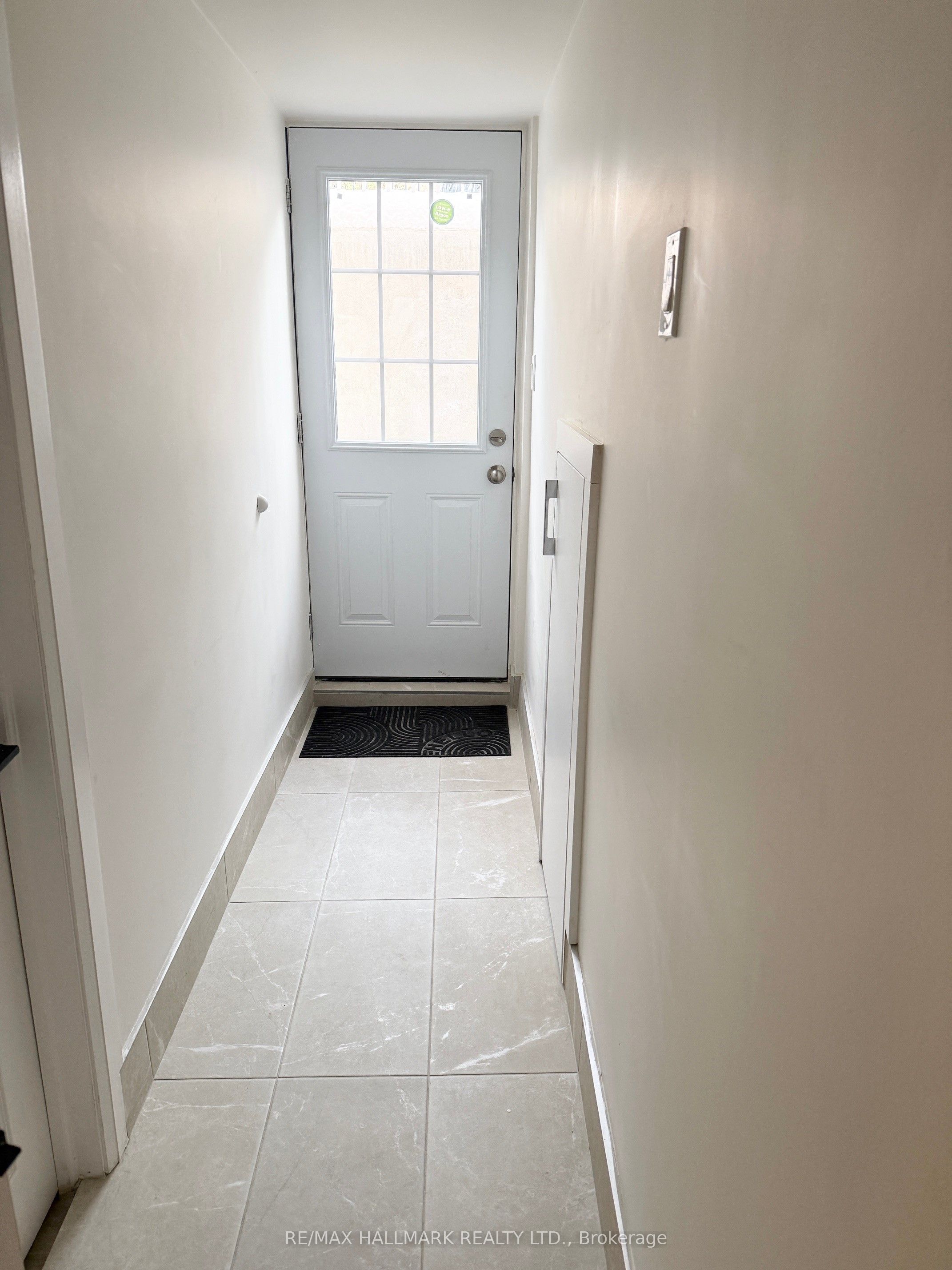 7 Charing Crescent Basement, Aurora, ON L4G 6P4