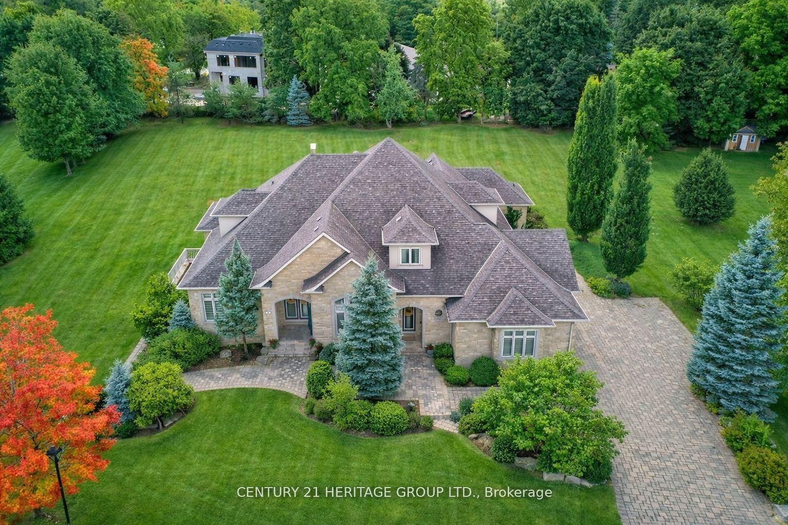 12 Prince Adam Court, King, ON L7B 1M1